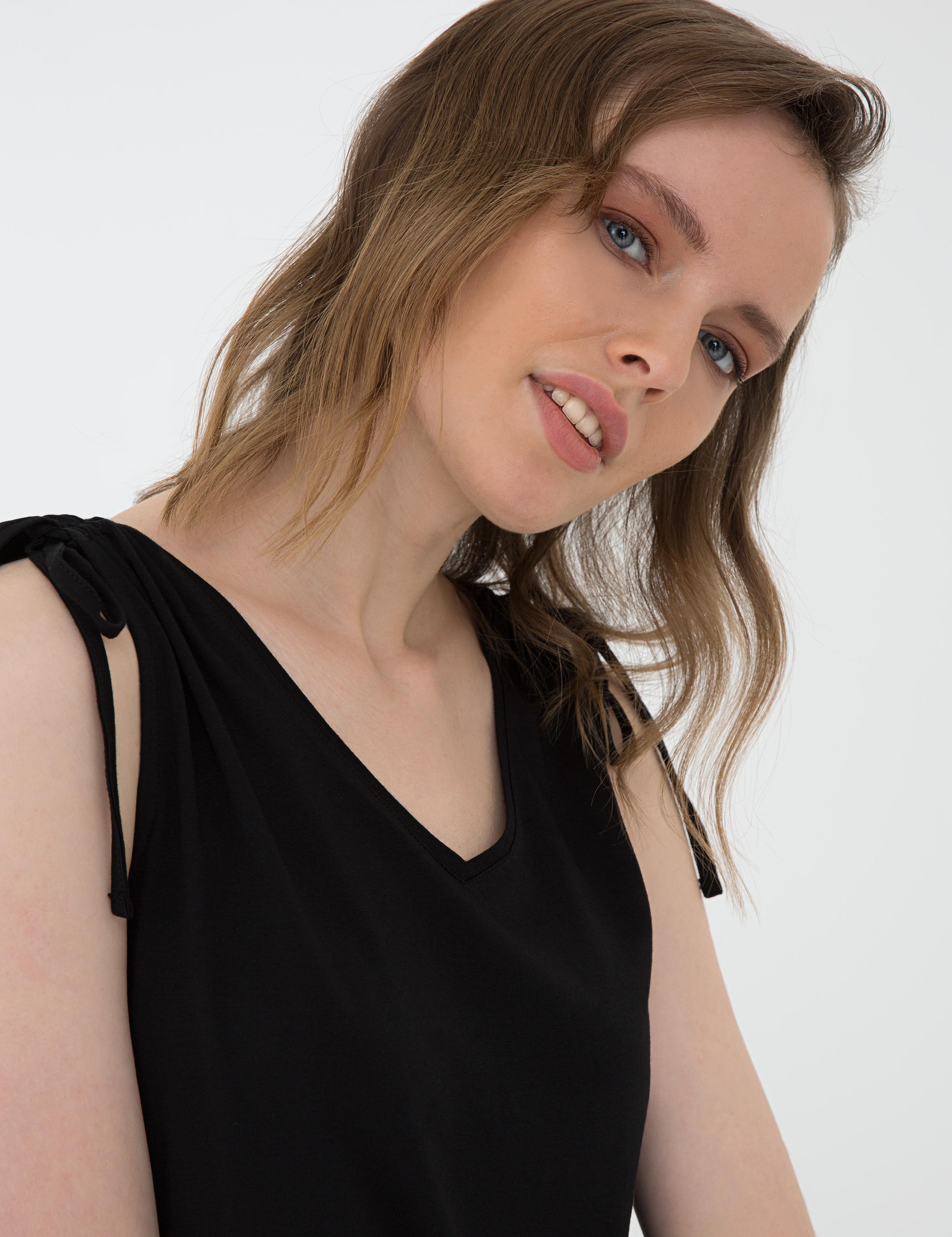 Siyah Kolsuz Tişört