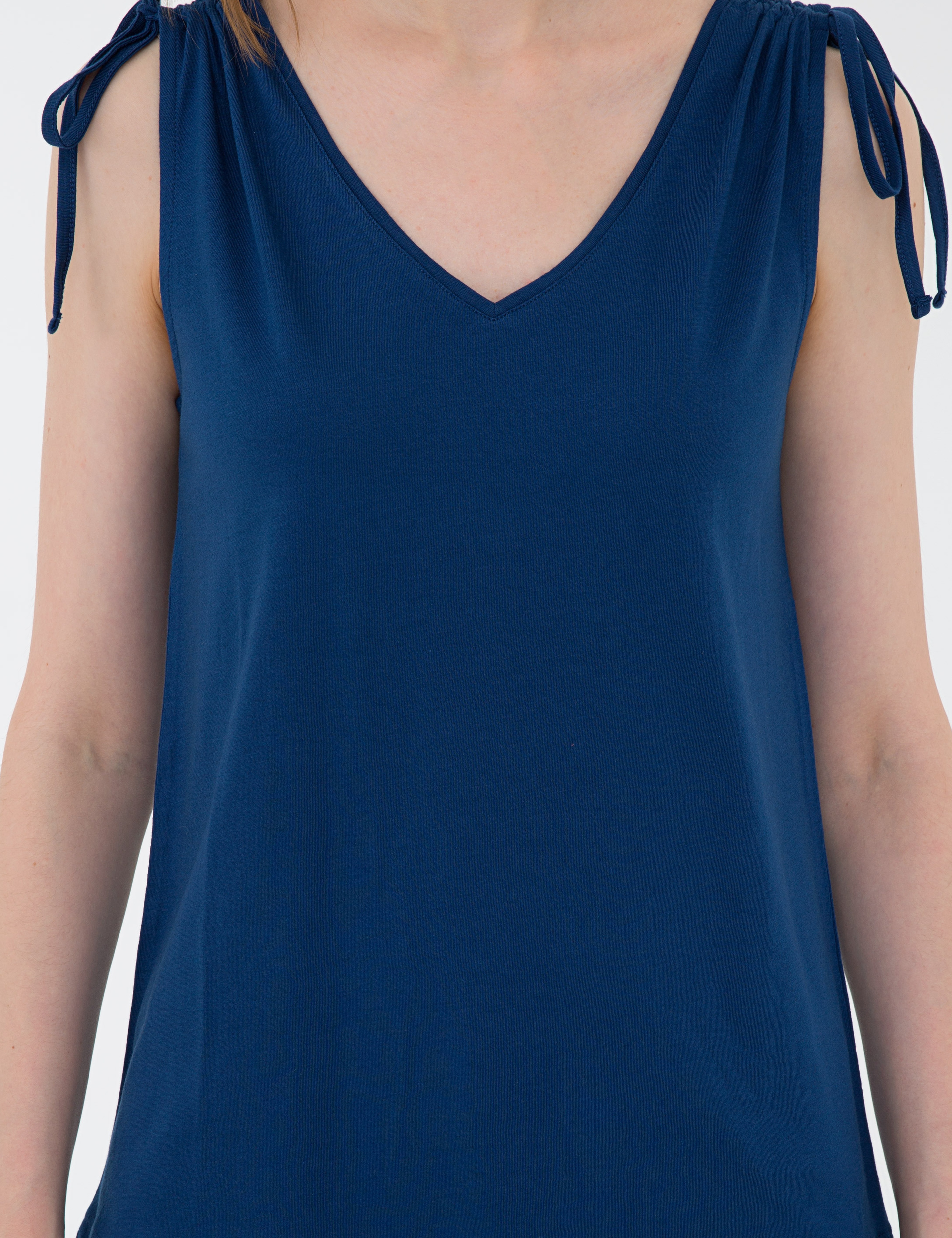 Lacivert Standart Fit Kolsuz Bluz