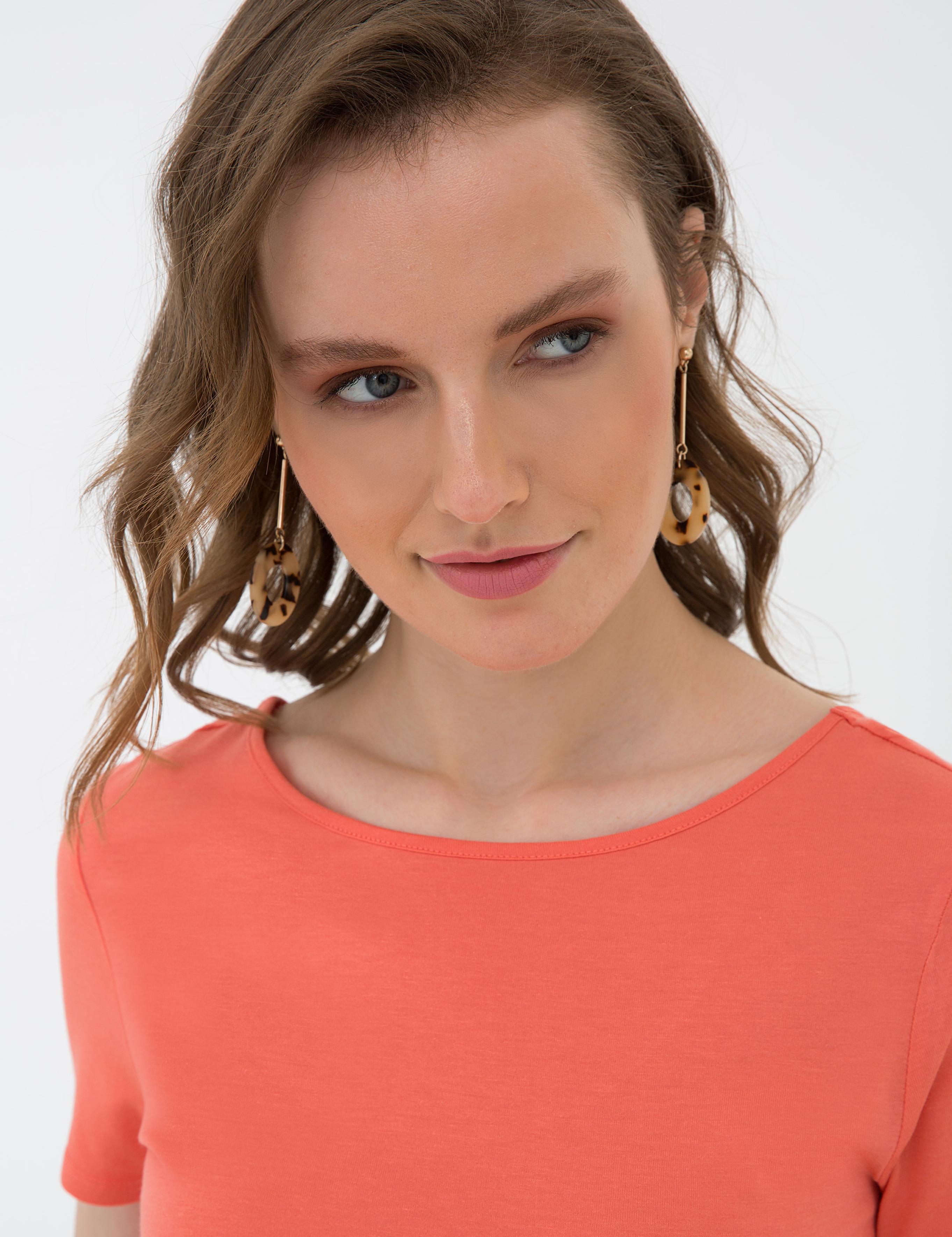 Nar Çiçeği Standart Fit Bisiklet Yaka Tişört