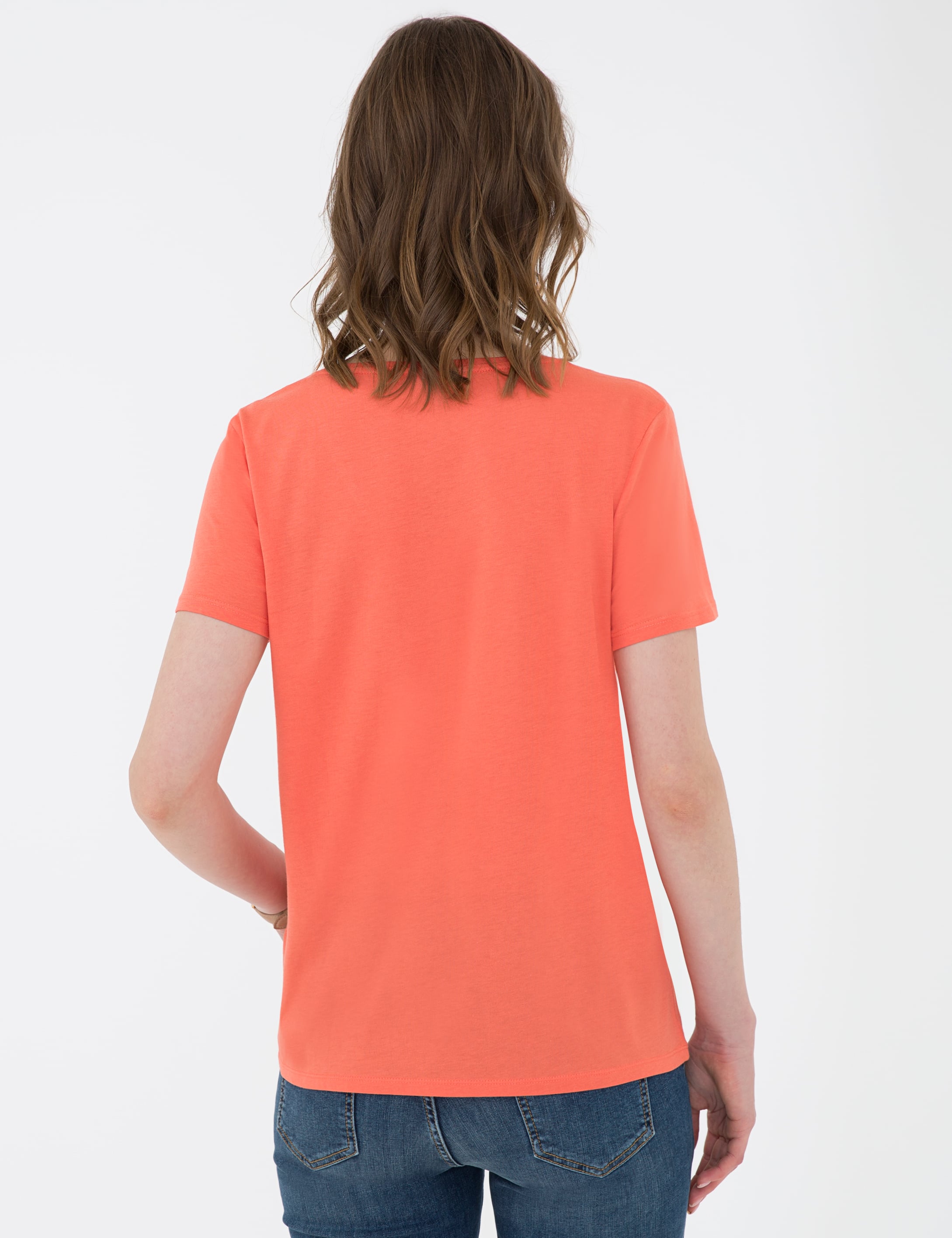 Nar Çiçeği Regular Fit V Yaka Tişört - Image 4