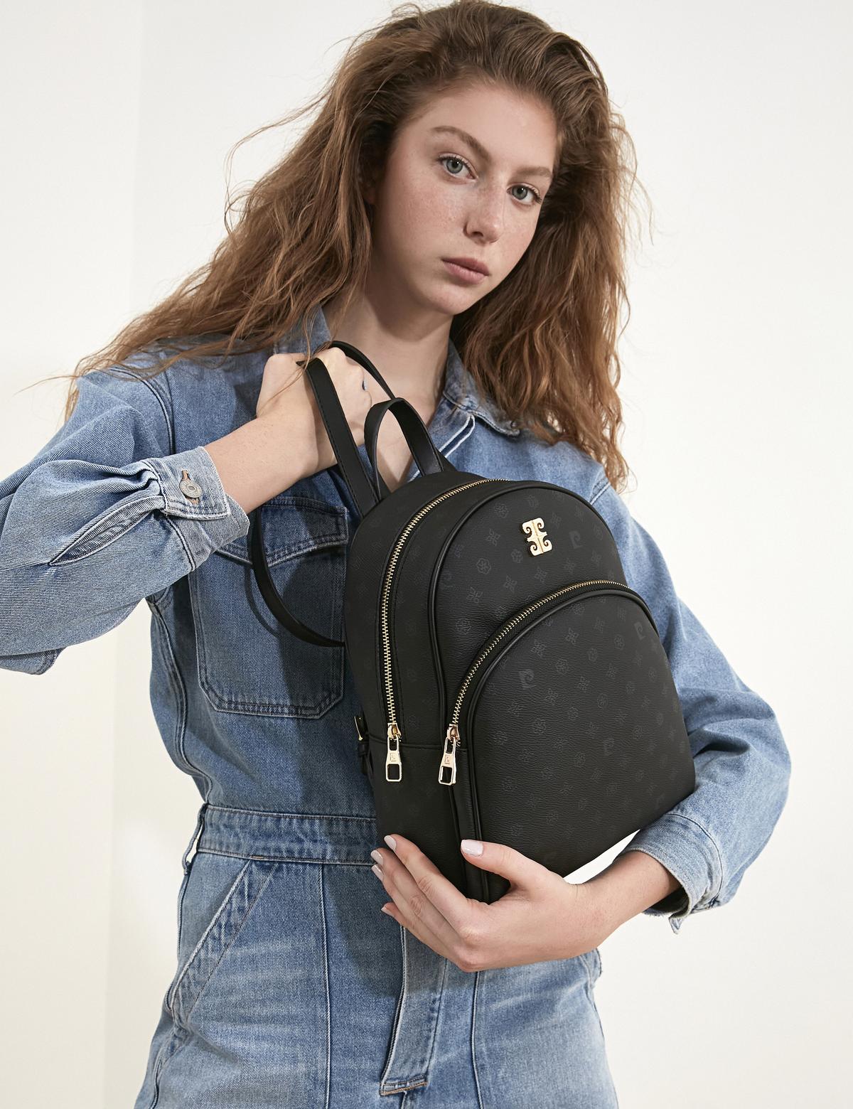 Siyah Sırt Çantası