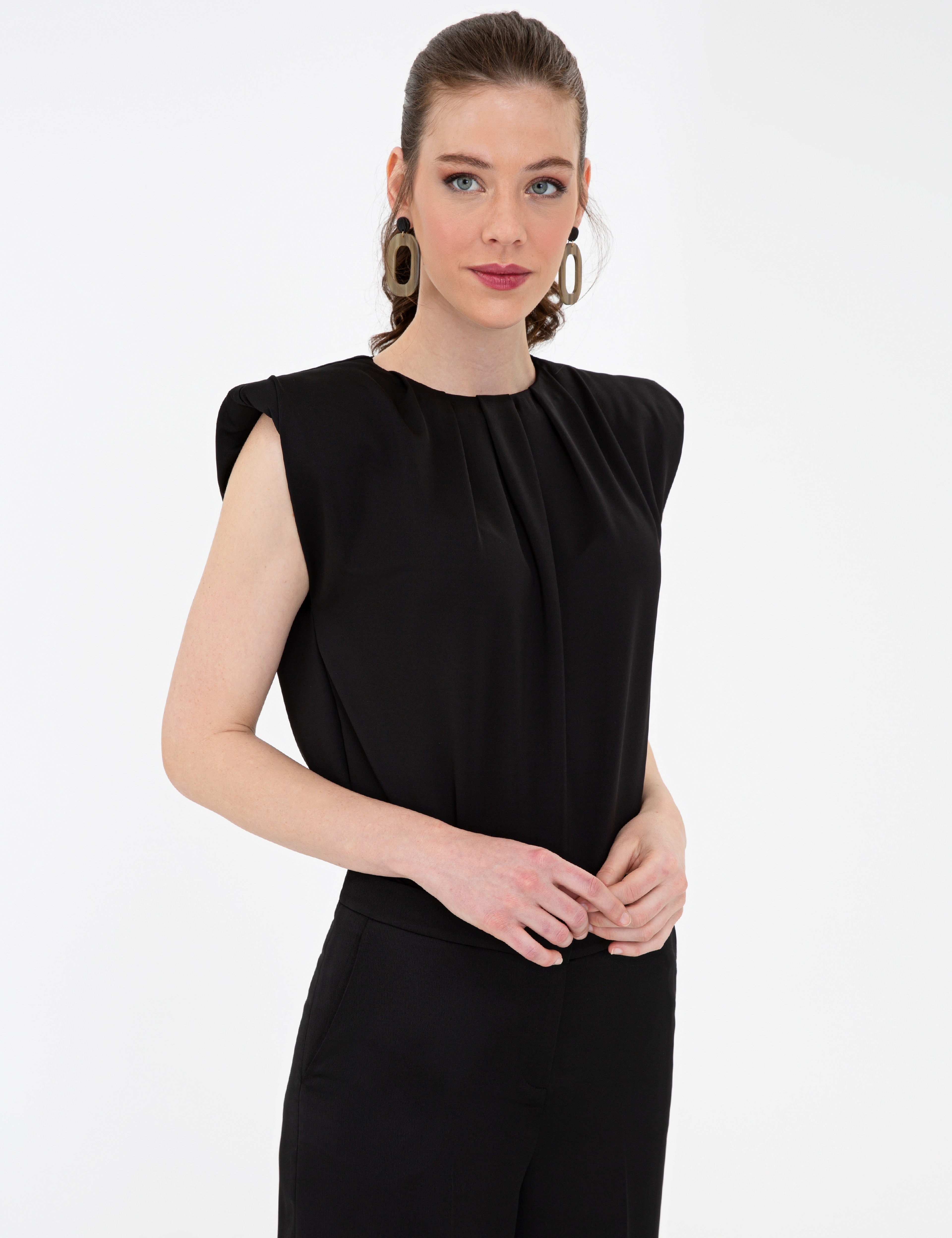 Siyah Standart Fit Bisiklet Yaka Zıbınlı T-Shirt - Image 3