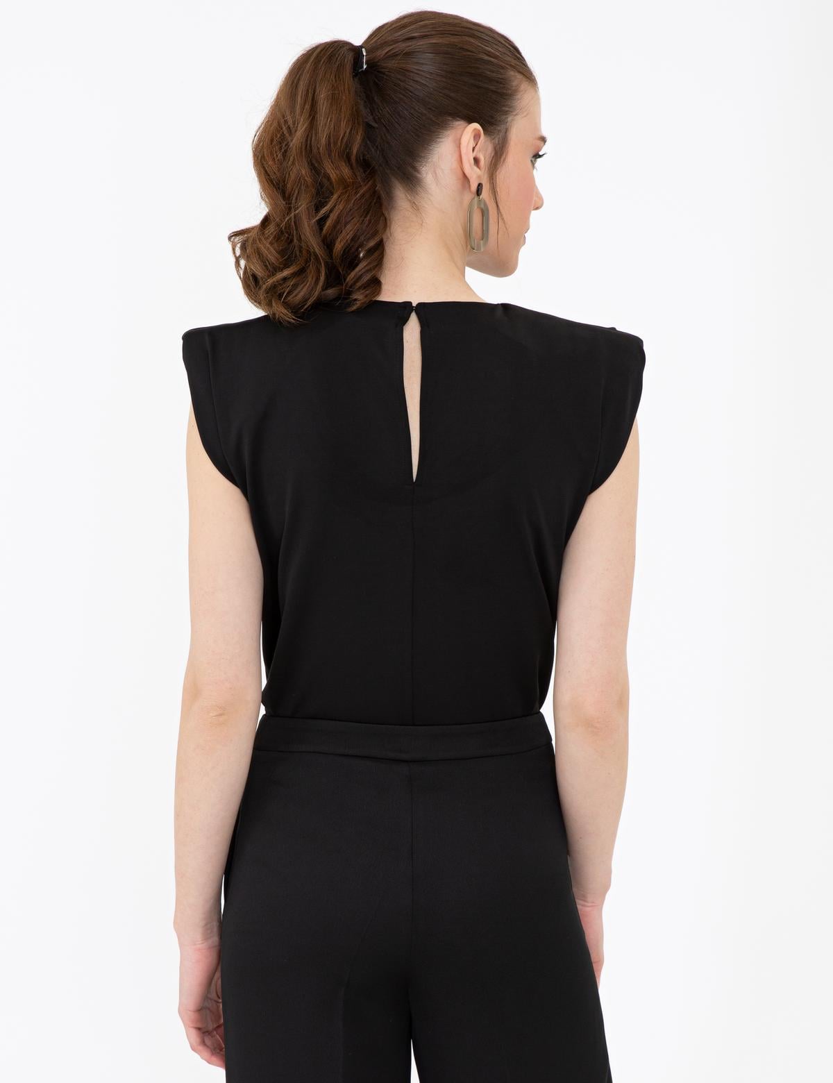 Siyah Standart Fit Bisiklet Yaka Zıbınlı T-Shirt - 50243329001