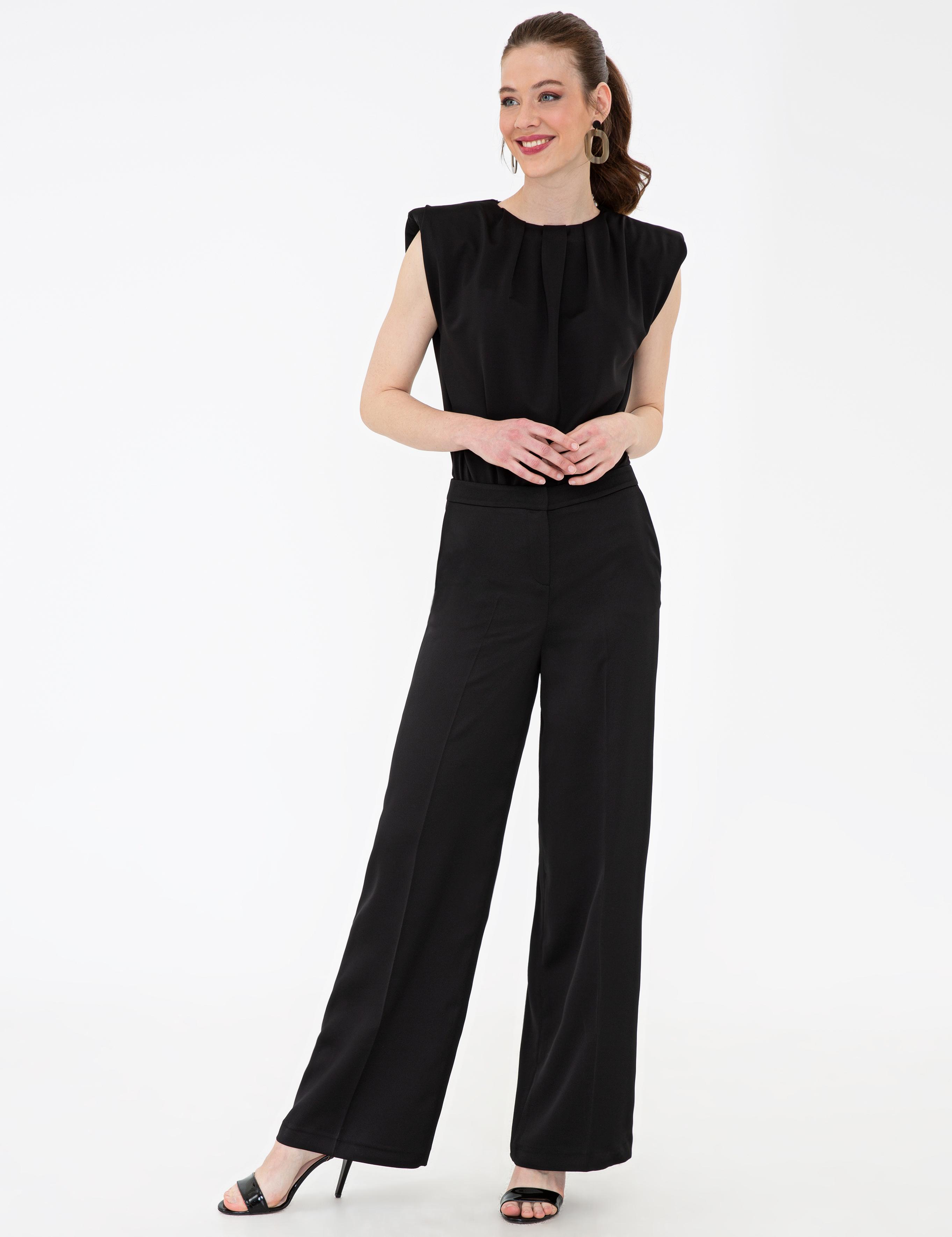 Siyah Standart Fit Bisiklet Yaka Zıbınlı T-Shirt