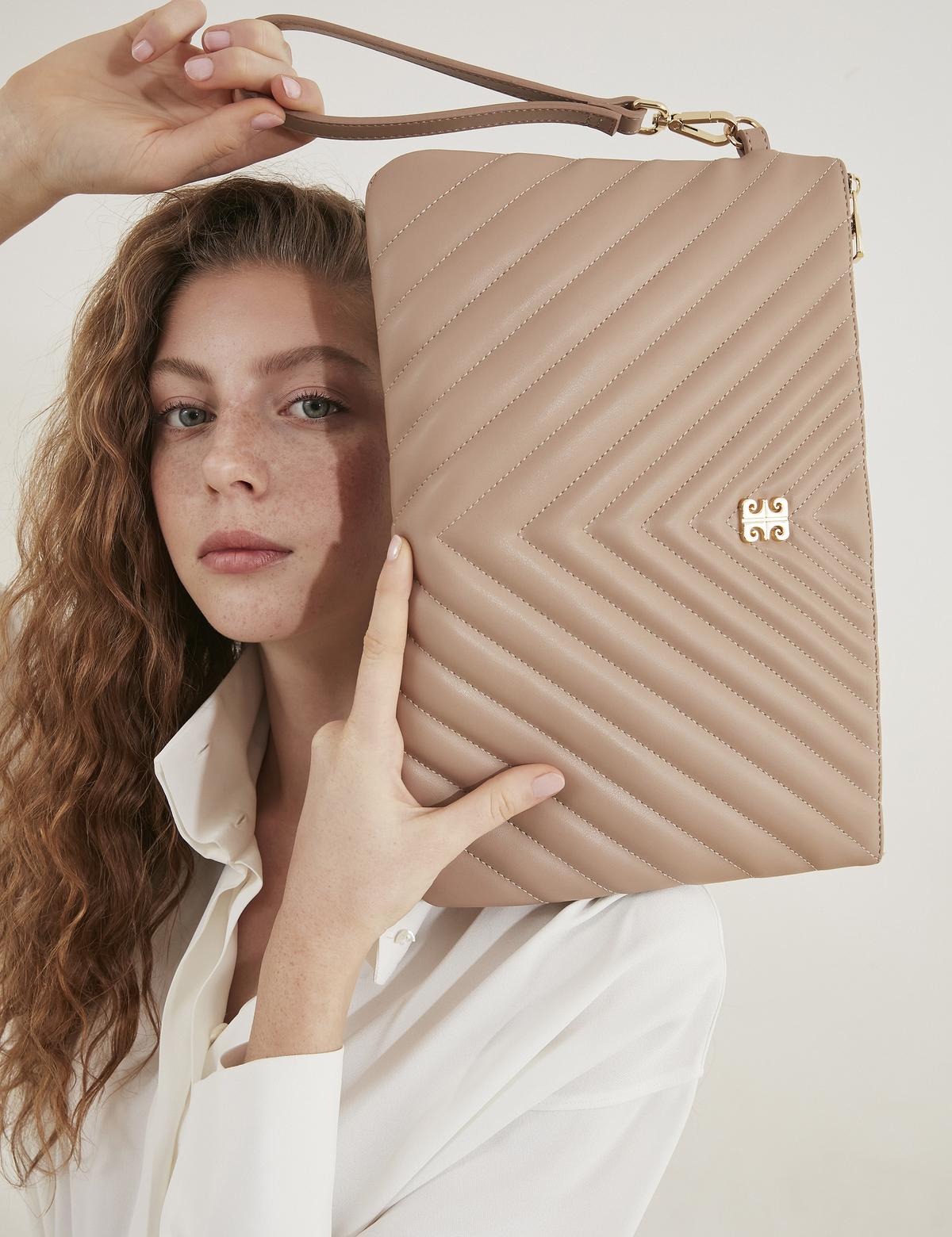 Kahverengi El Çantası