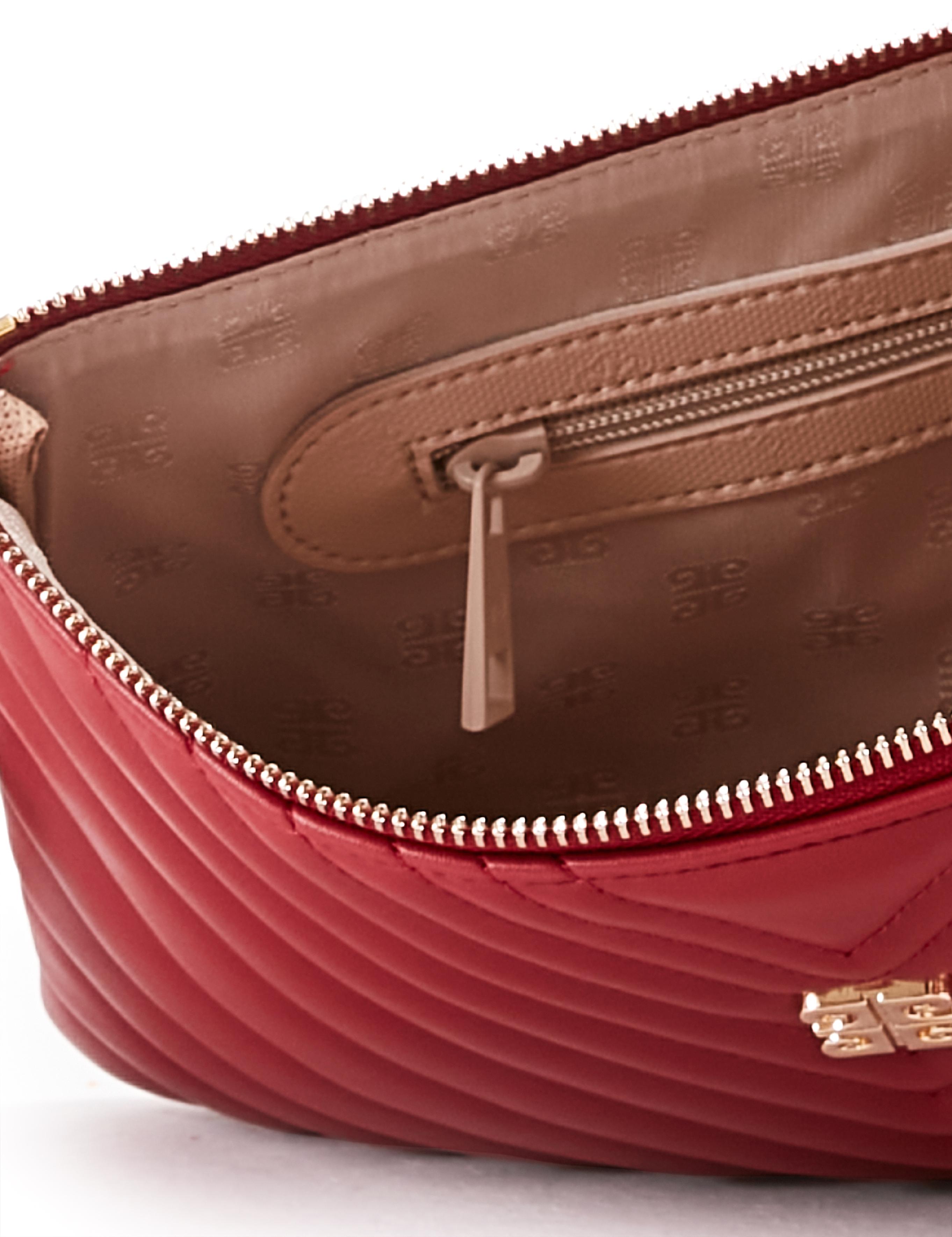 Kırmızı El Çantası