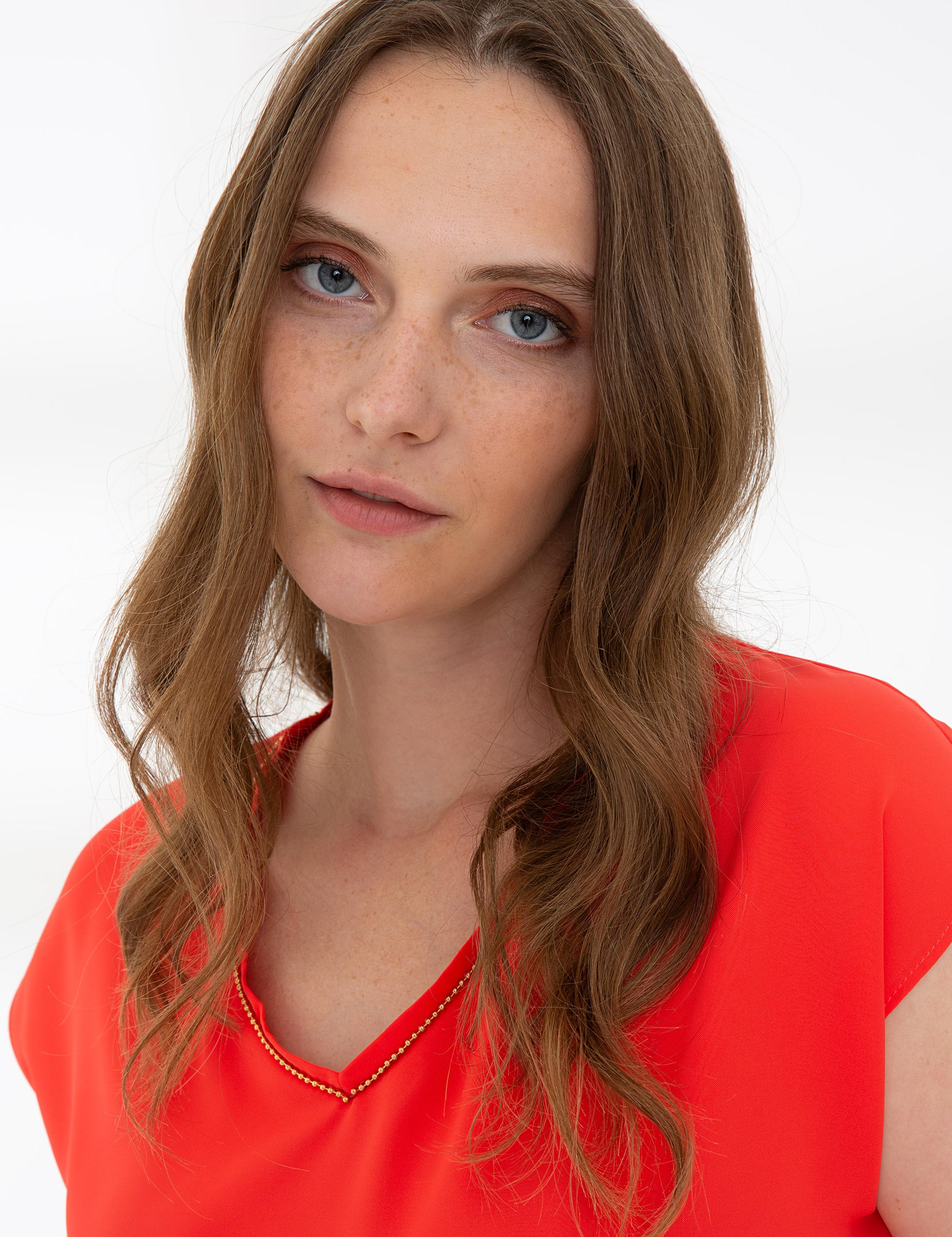 Nar Çiçeği Kısa Kollu V Yaka Bluz