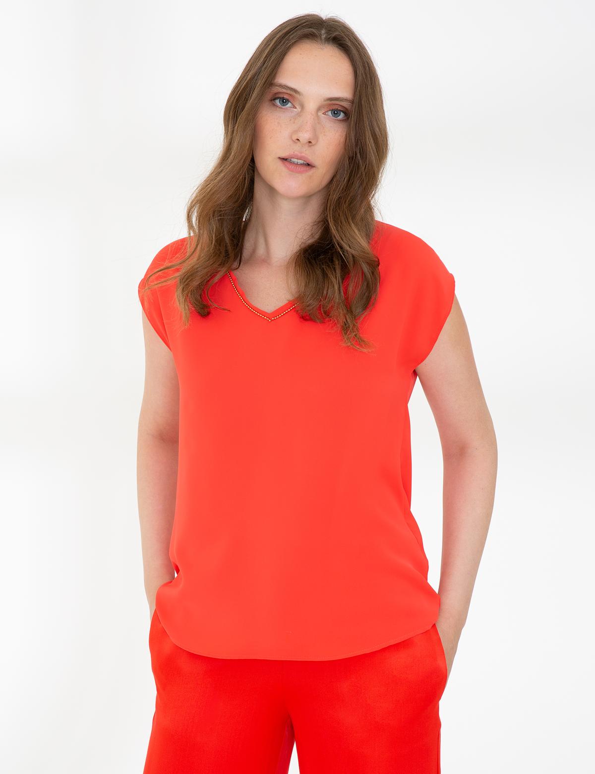 Nar Çiçeği Kısa Kollu V Yaka Bluz