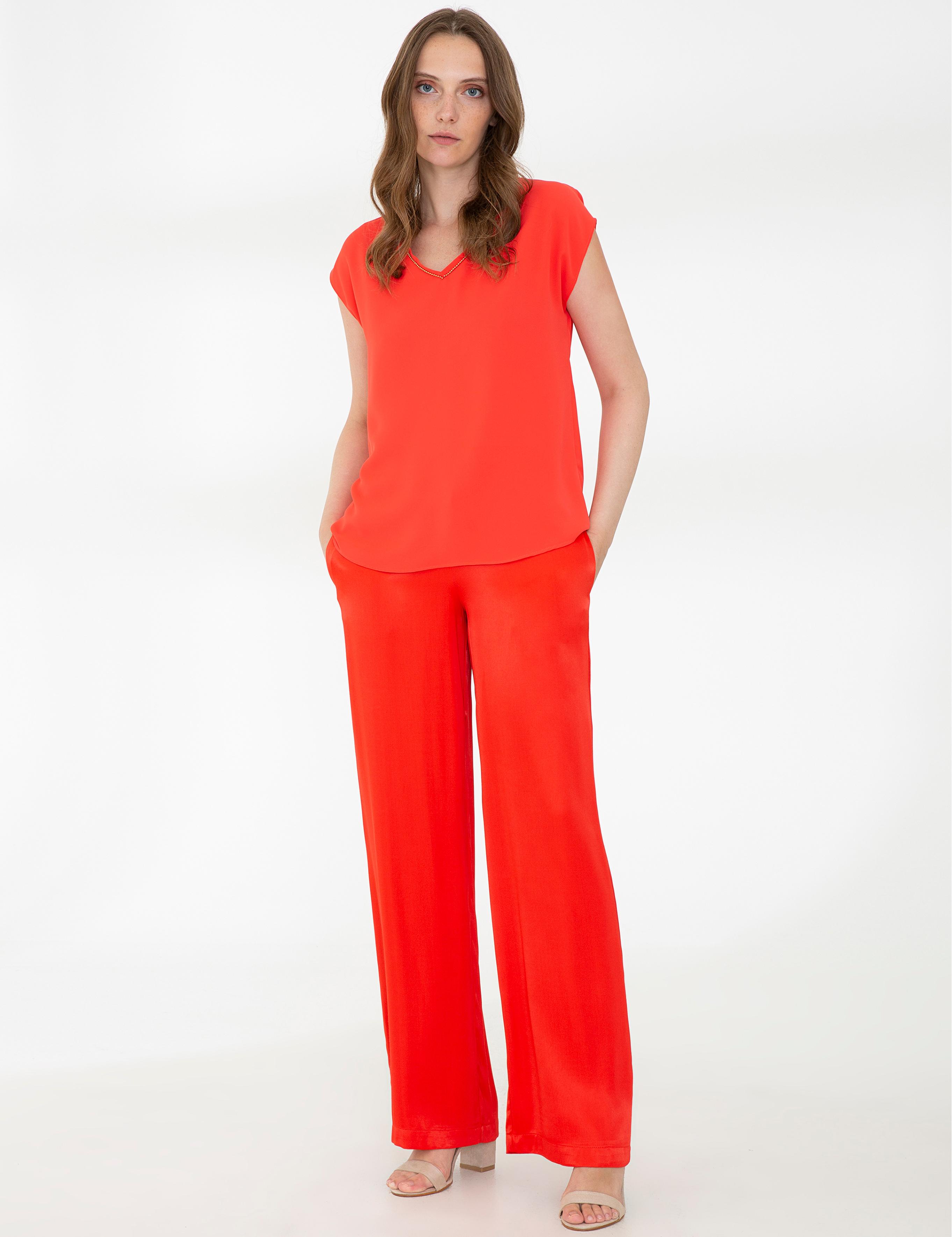 Nar Çiçeği Kısa Kollu V Yaka Bluz