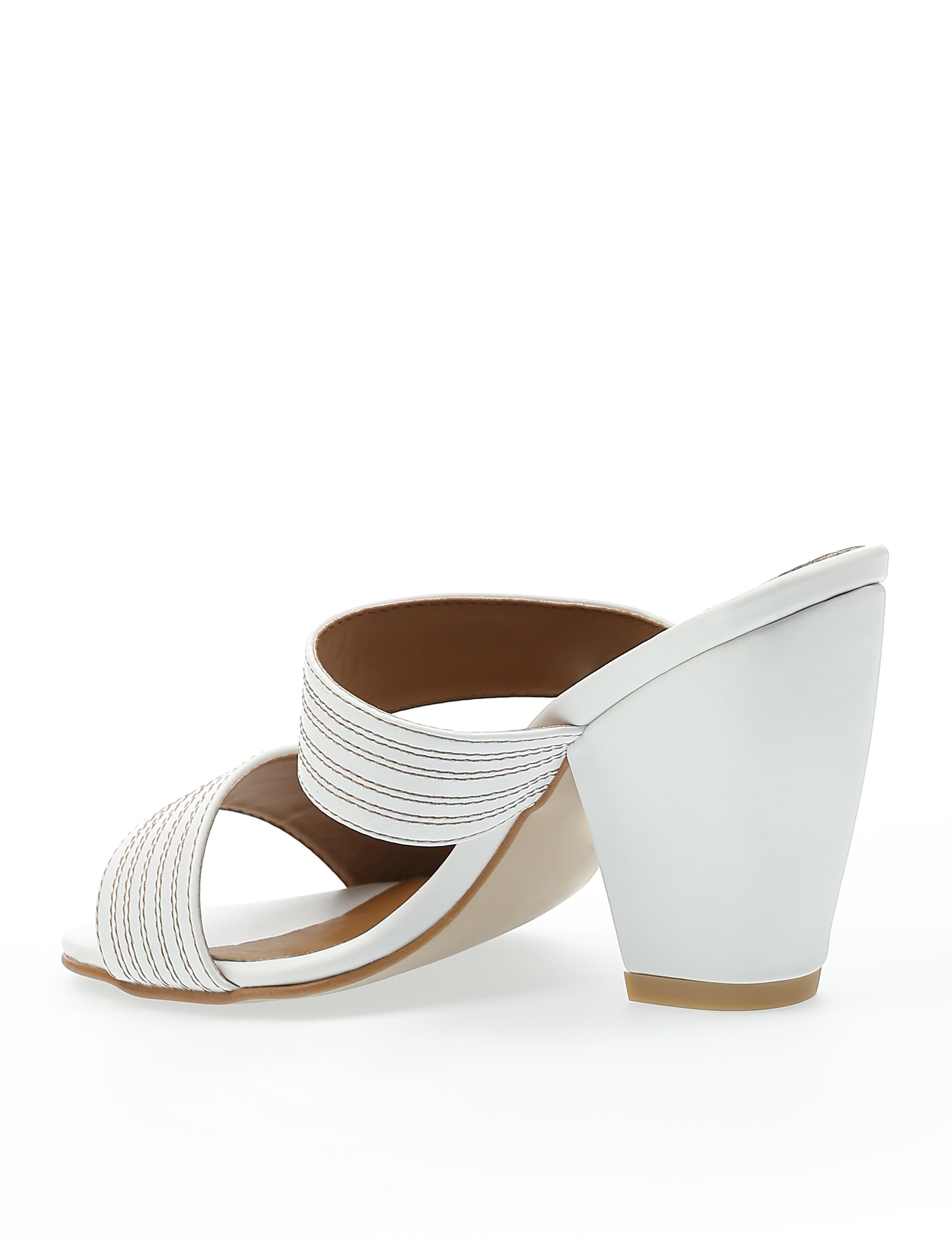 Beyaz Topuklu Terlik