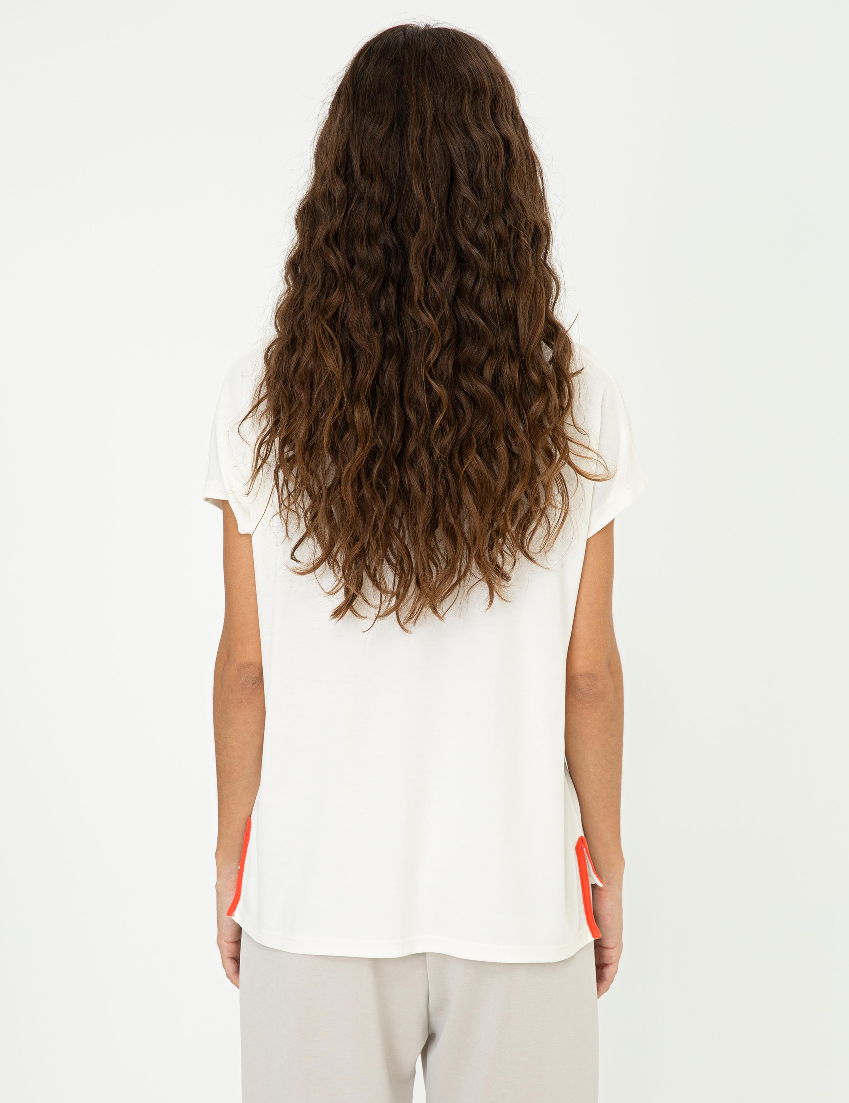 Ekru Standart Fit Bisiklet Yaka Tişört