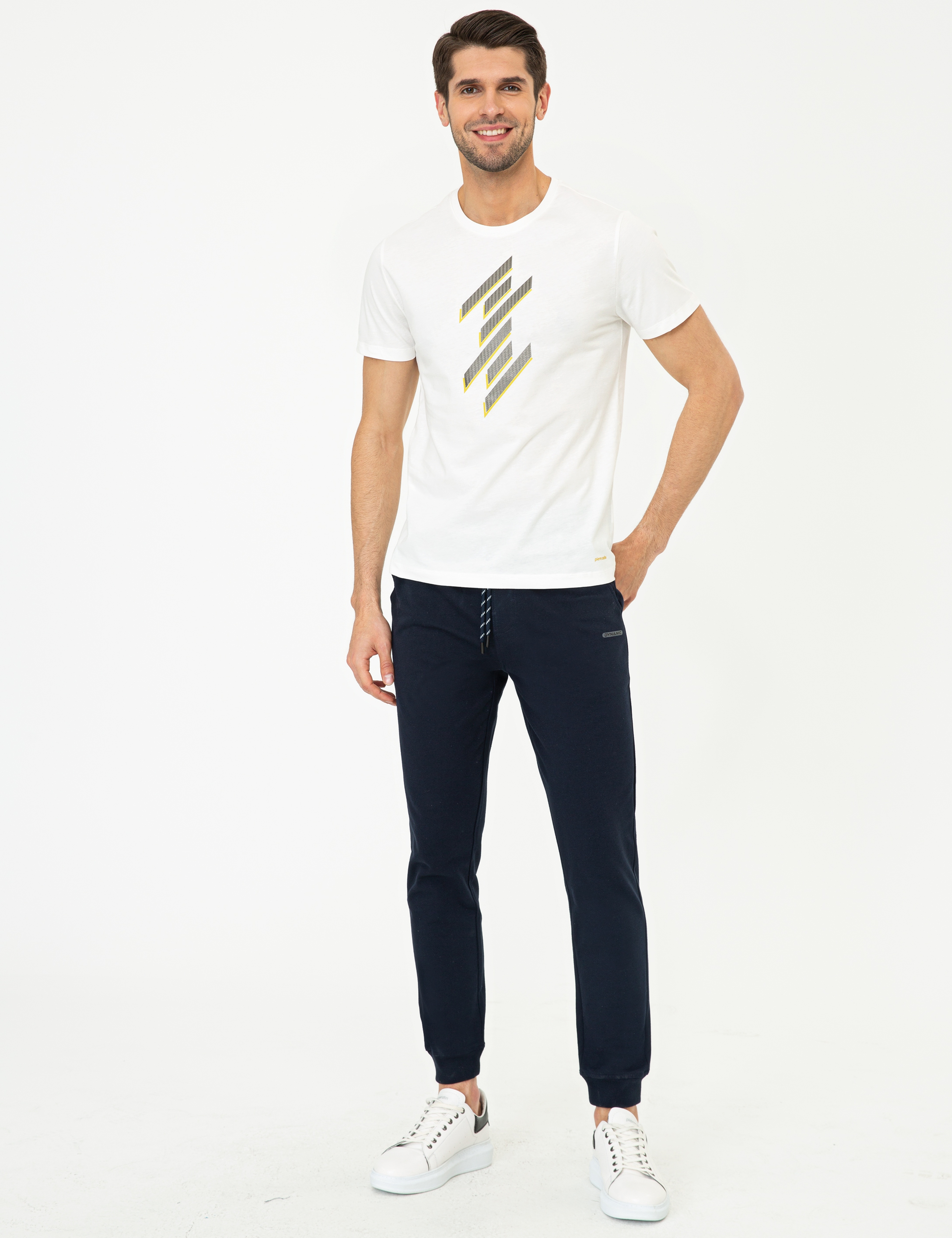 Beyaz Slim Fit Bisiklet Yaka Tişört