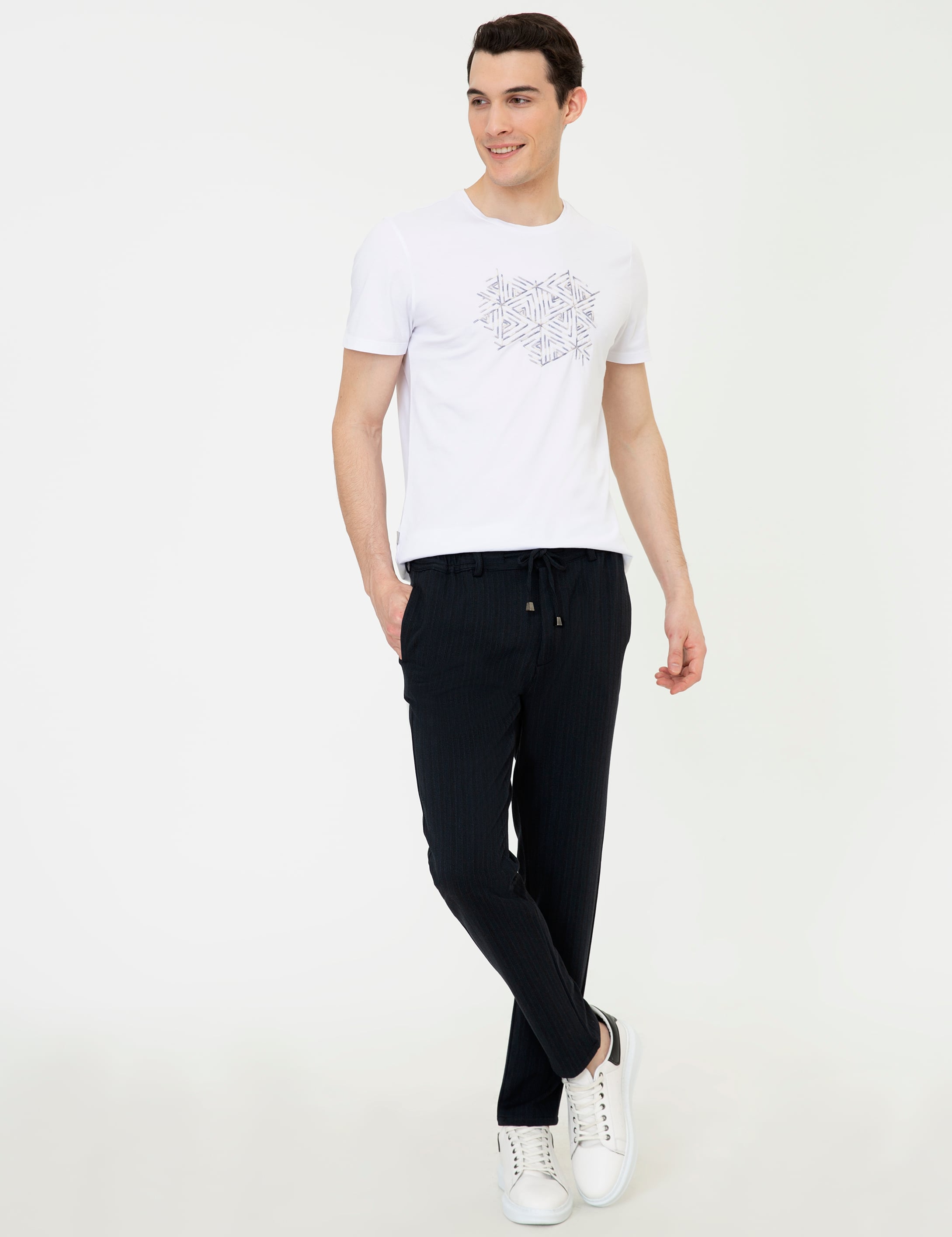 Beyaz Slim Fit Tişört