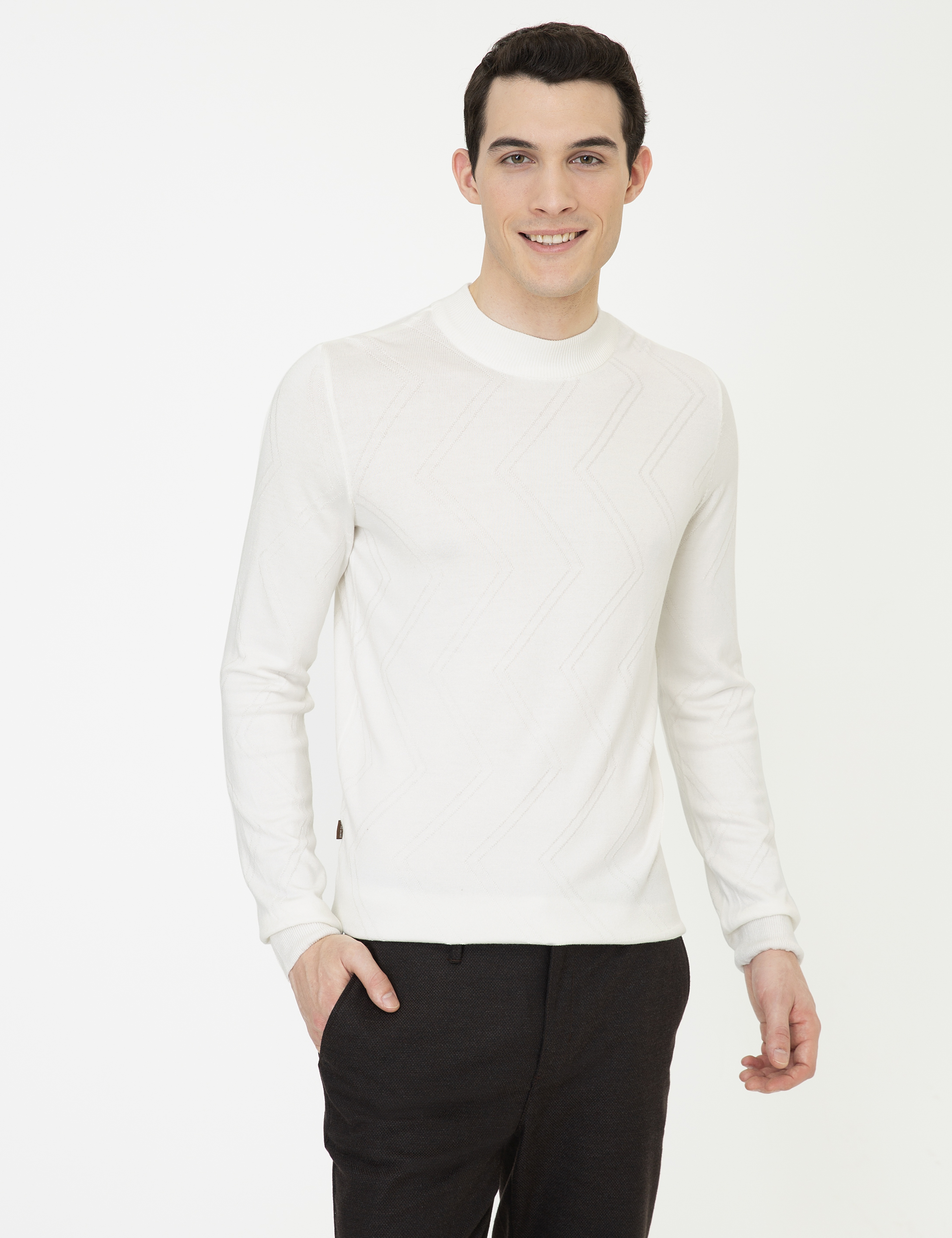 Ekru Slim Fit Çeyrek Yaka Triko Kazak