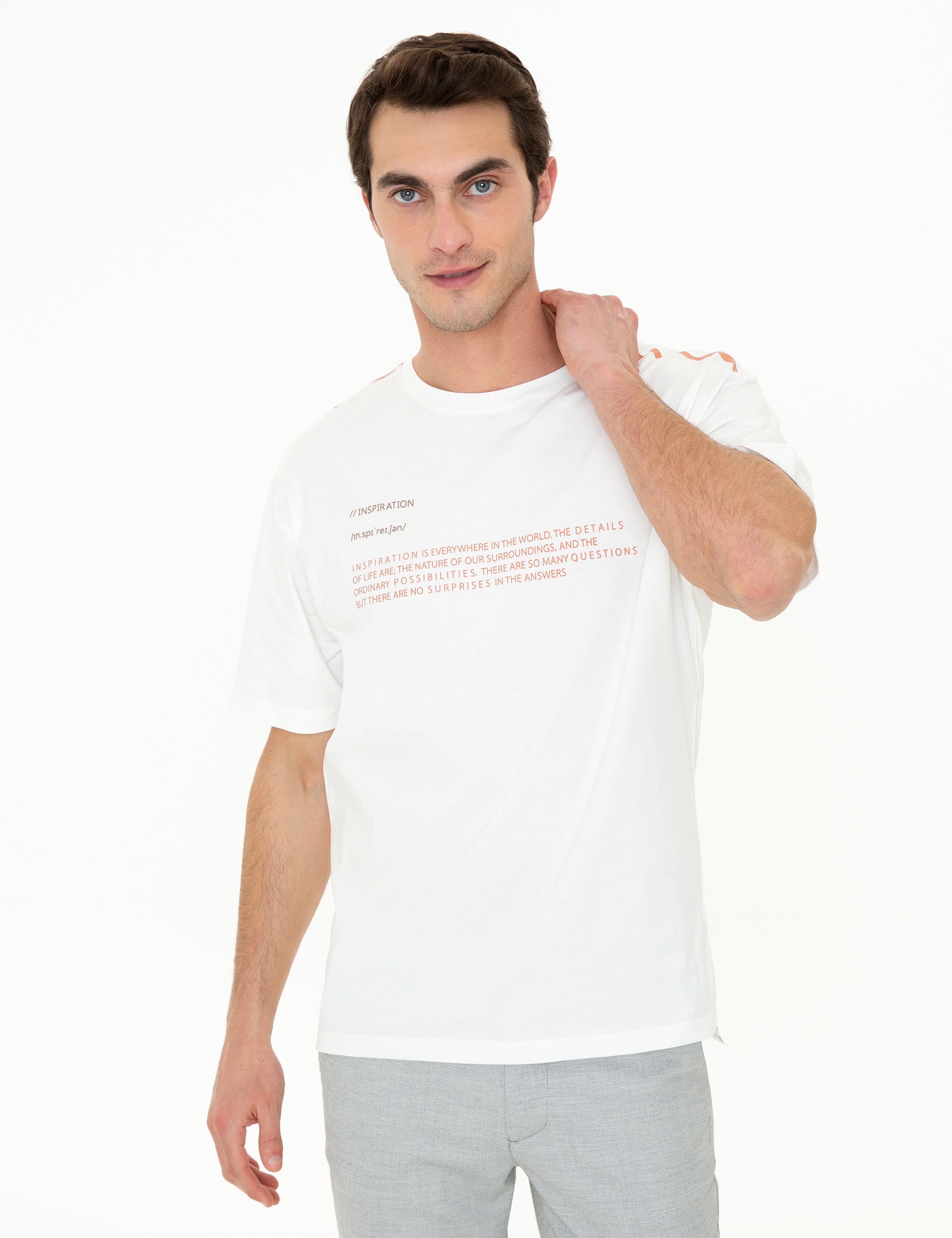 Ekru Comfort Fit Bisiklet Yaka Tişört