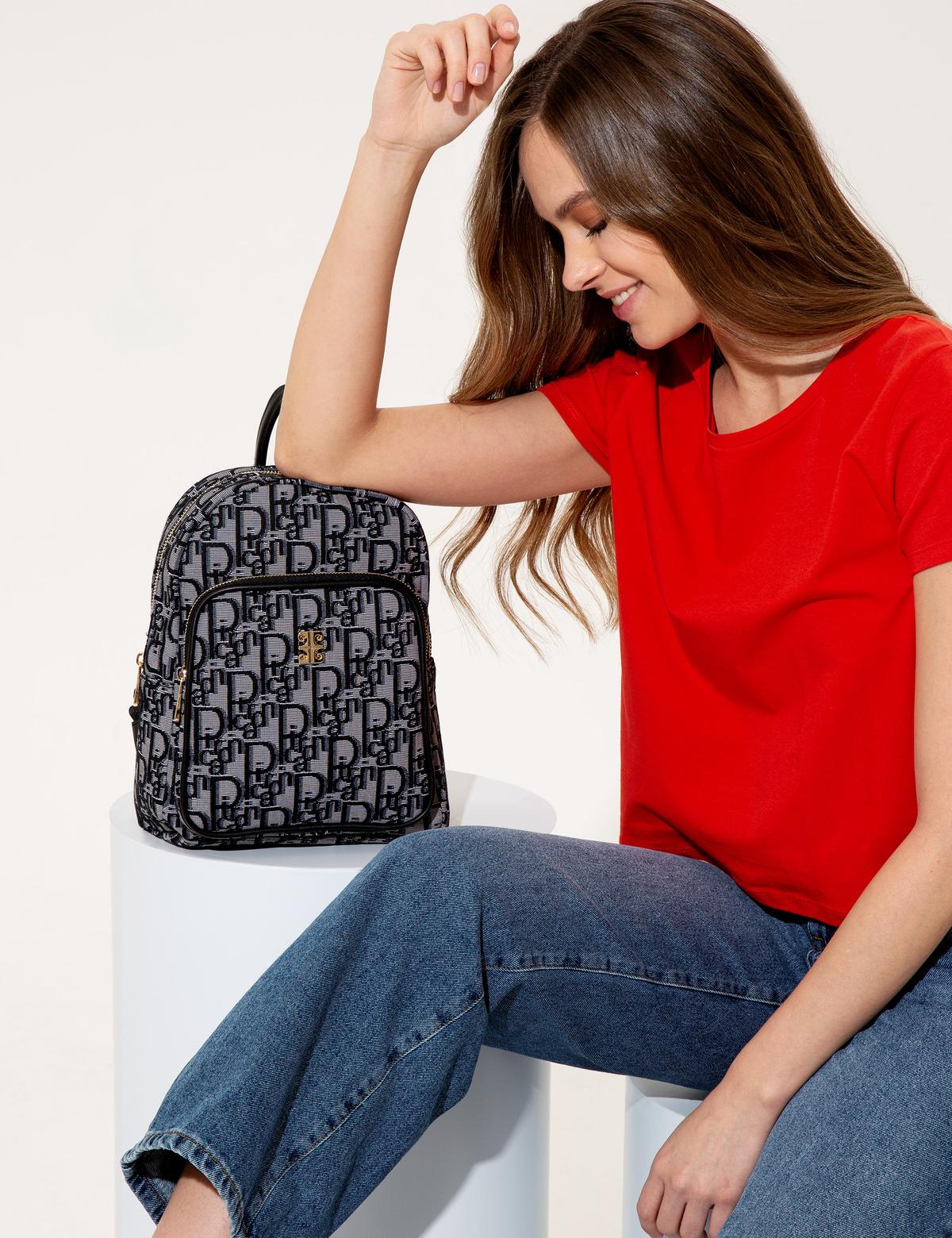 Siyah Sırt Çantası