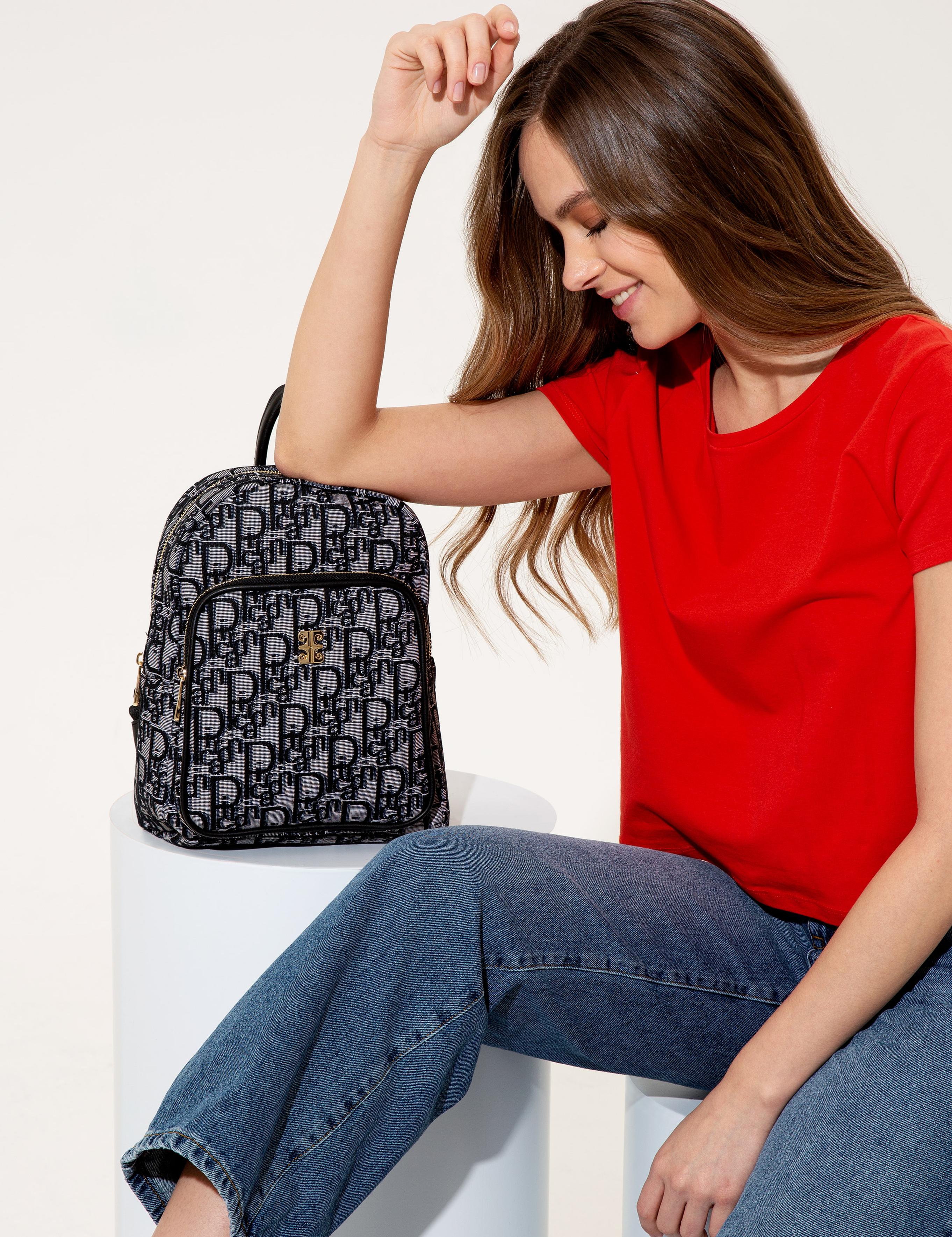 Siyah Sırt Çantası