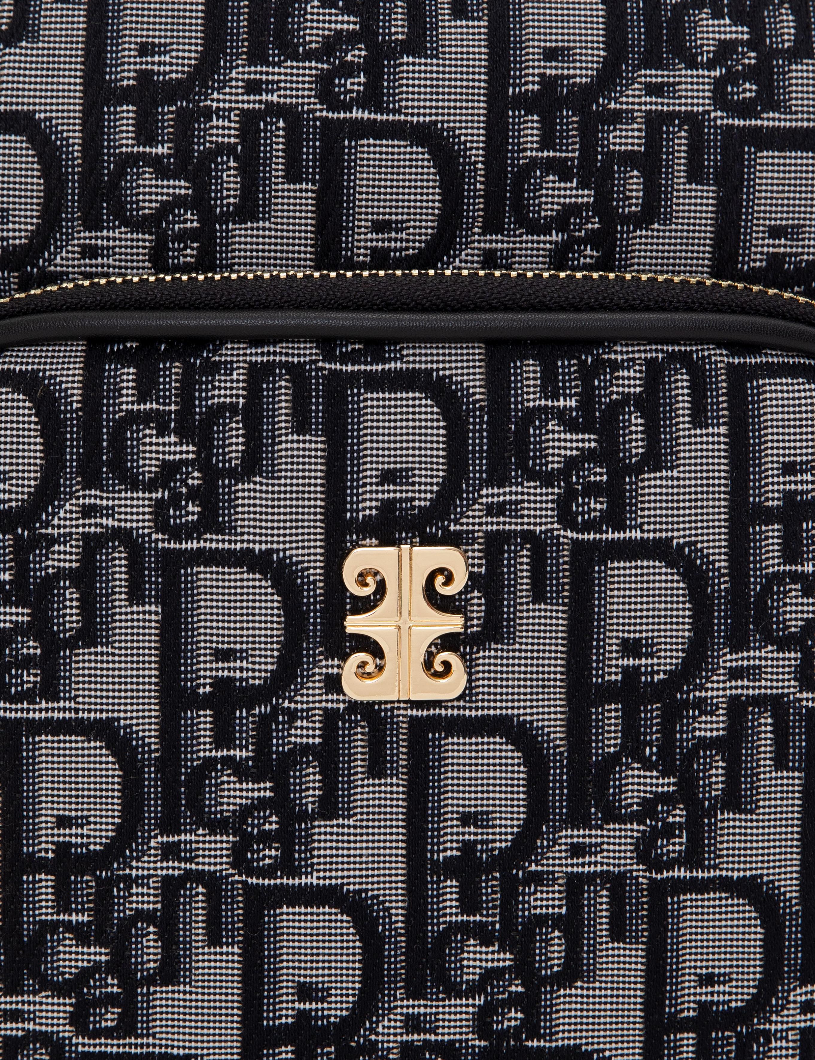 Siyah Sırt Çantası