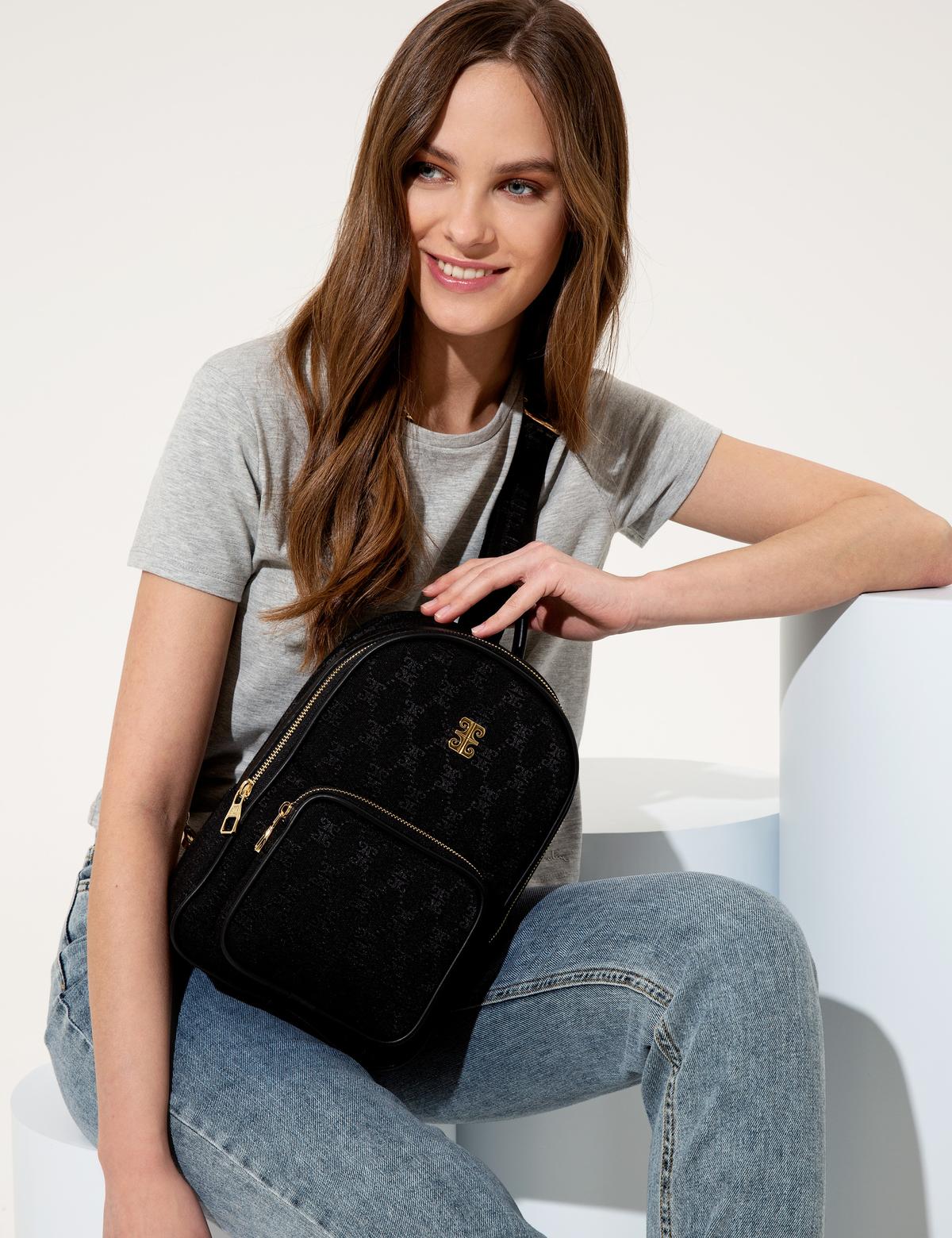 Siyah Sırt Çantası