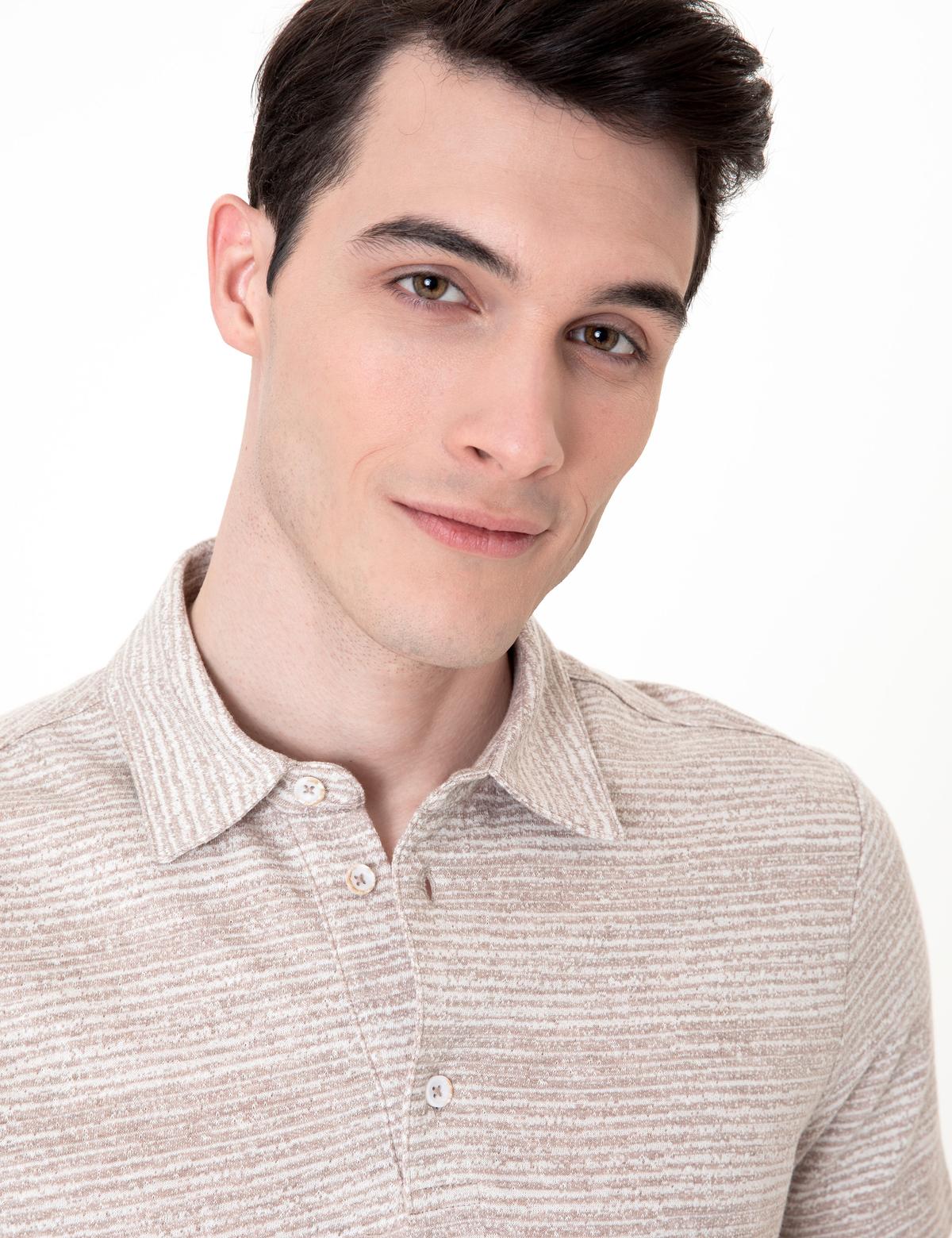 Bej Dokulu Slim Fit Polo Yaka Tişört