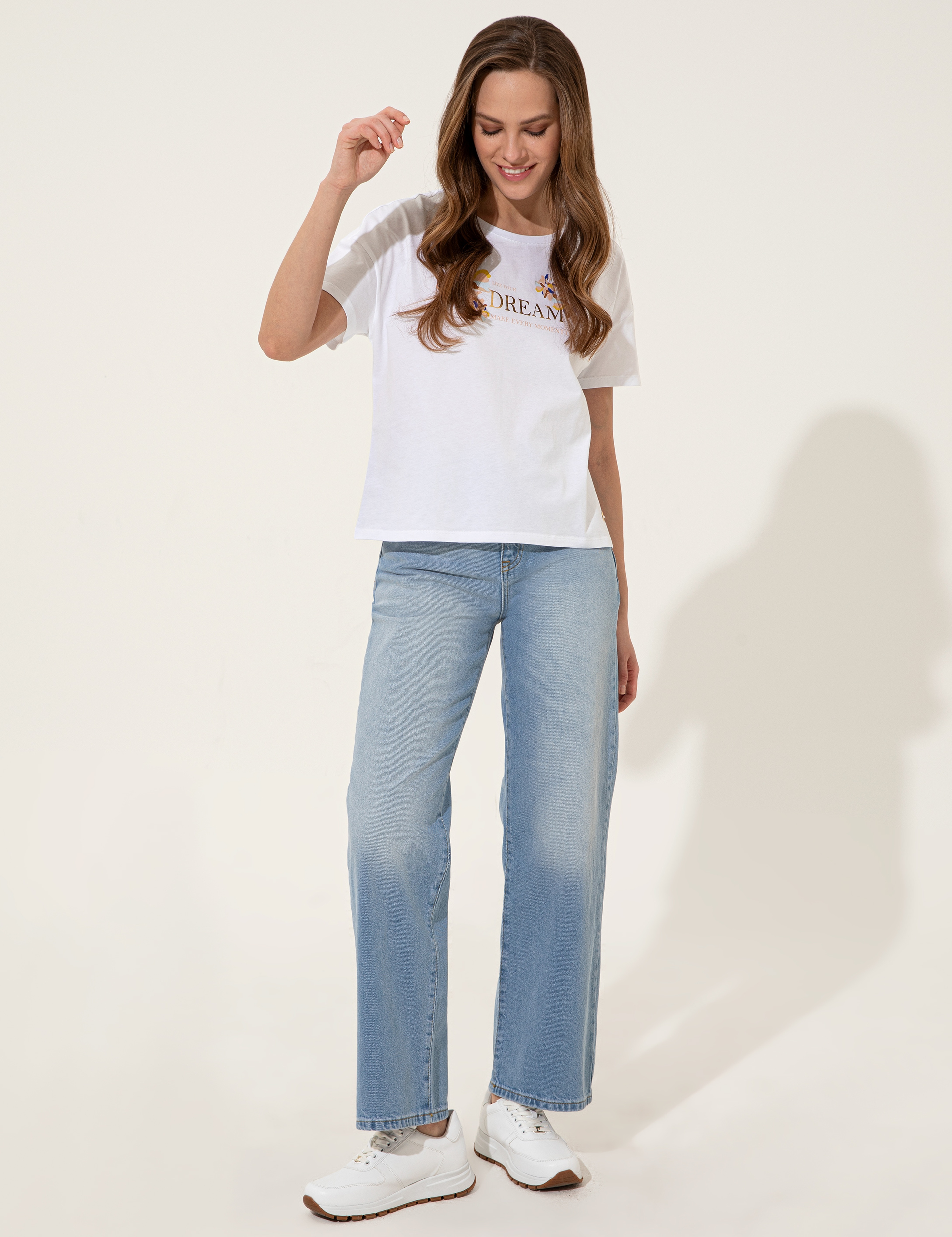Beyaz Crop Top Tişört - Image 2