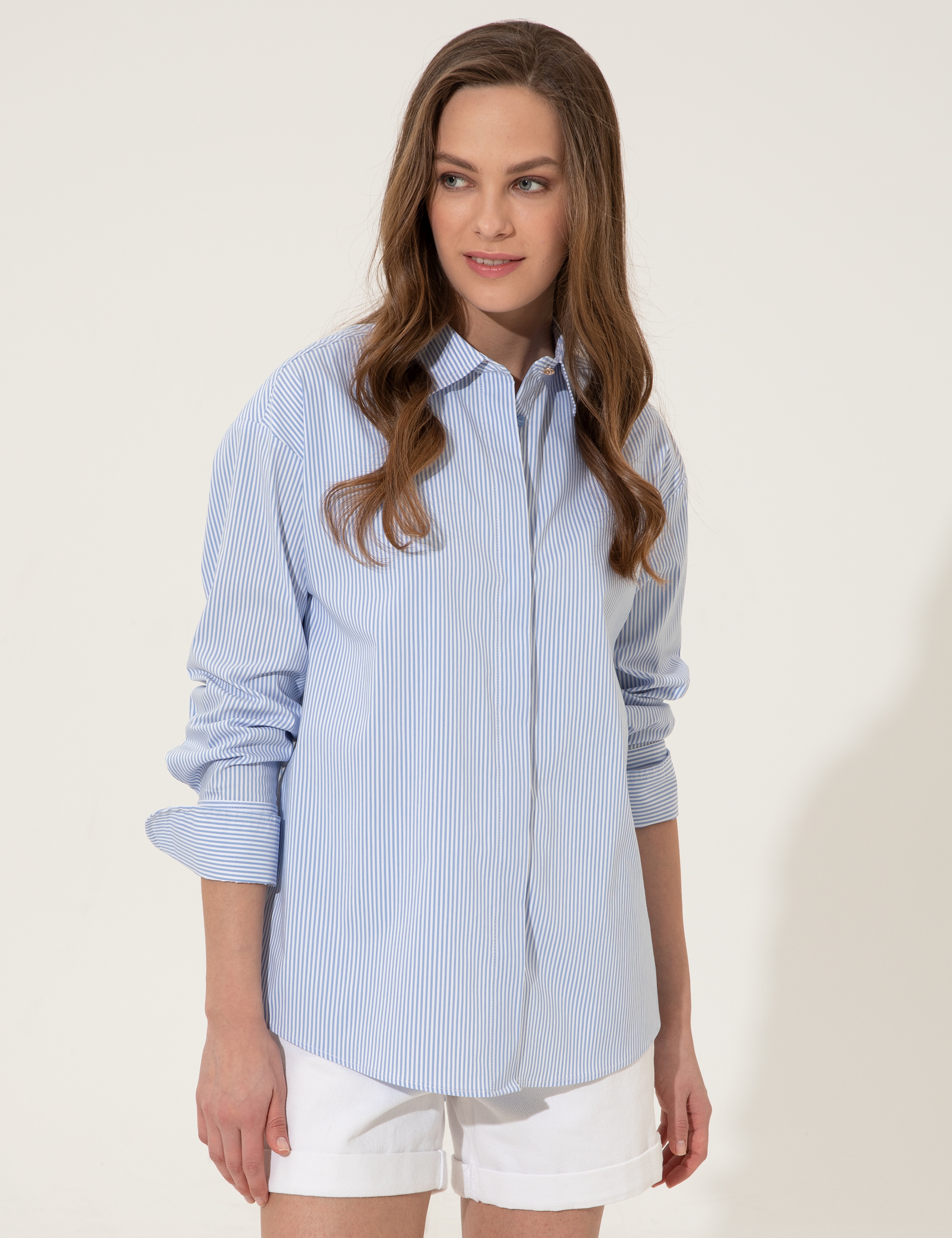 Mavi Oversize Uzun Kollu Gömlek - Image 3