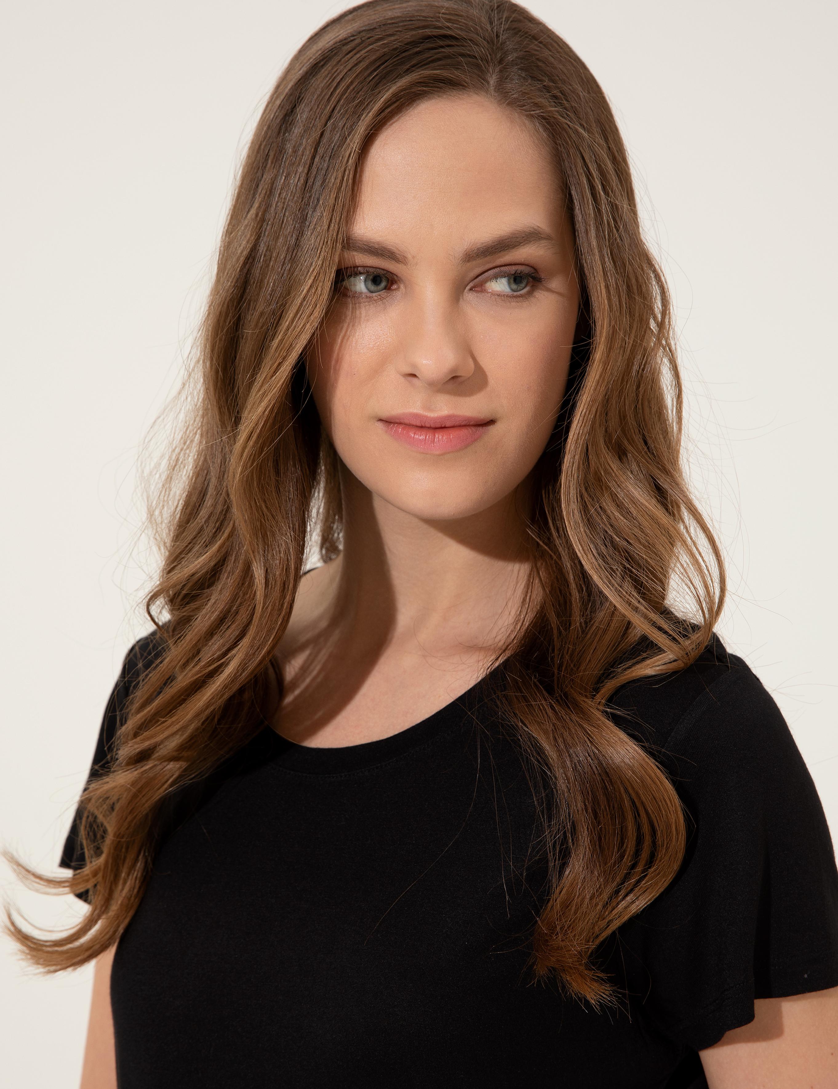 Siyah Regular Fit Bisiklet Yaka Tişört