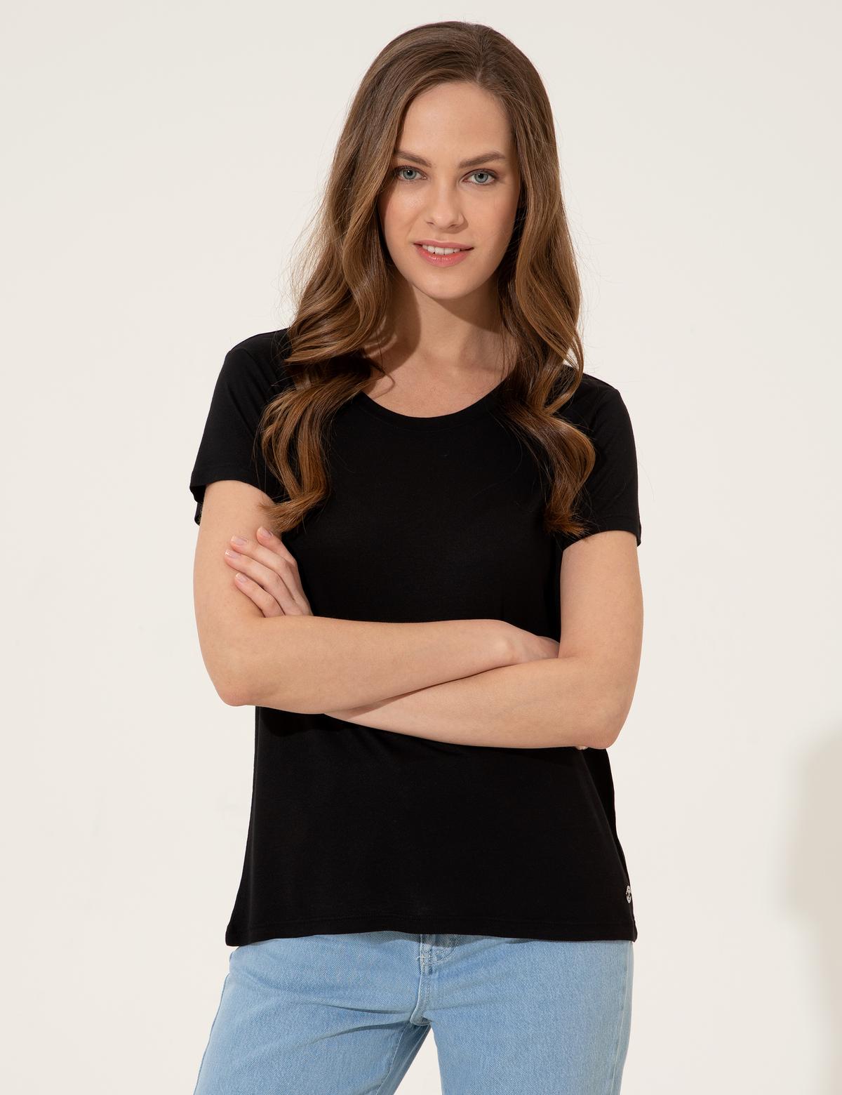 Siyah Regular Fit Bisiklet Yaka Tişört