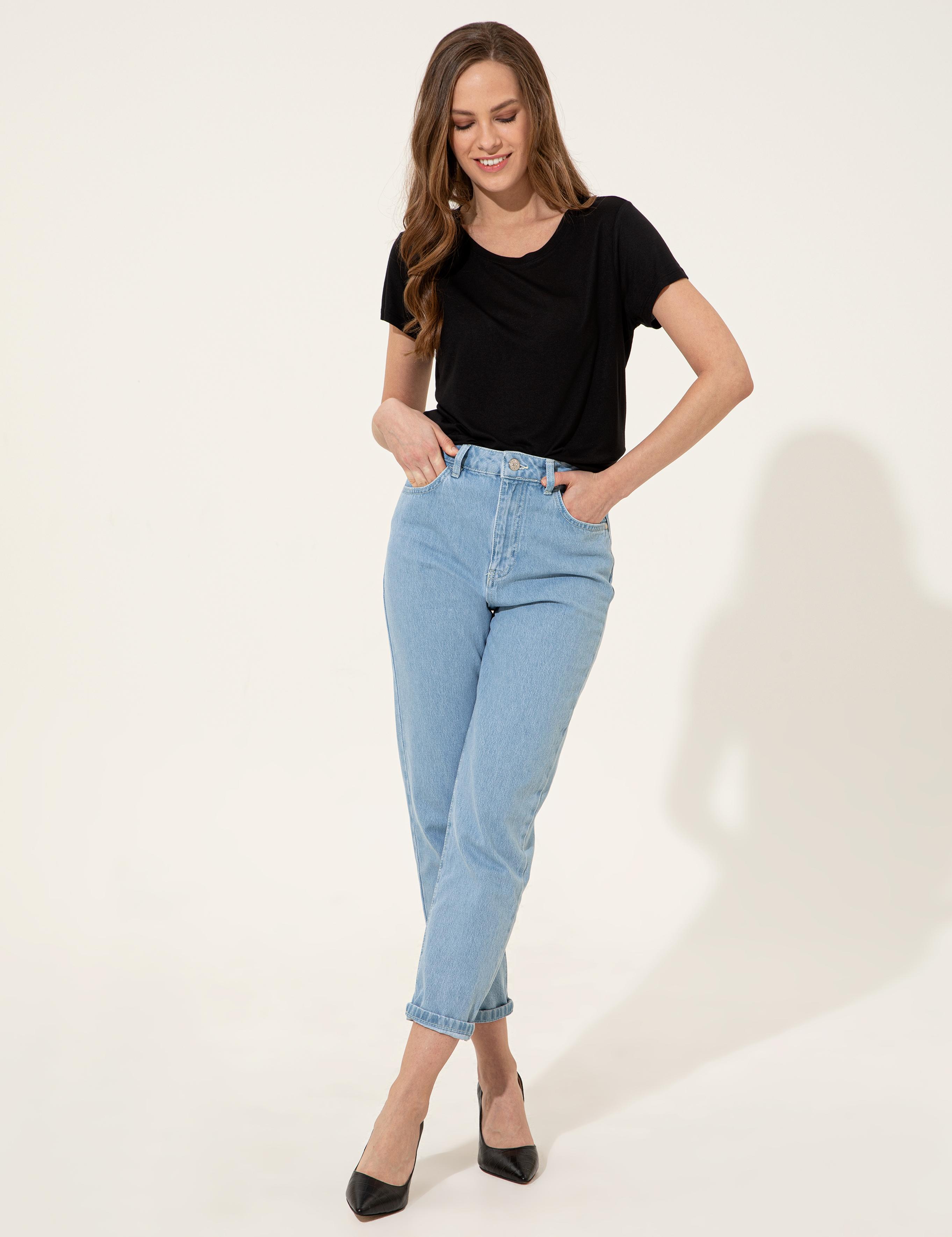 Siyah Regular Fit Bisiklet Yaka Tişört