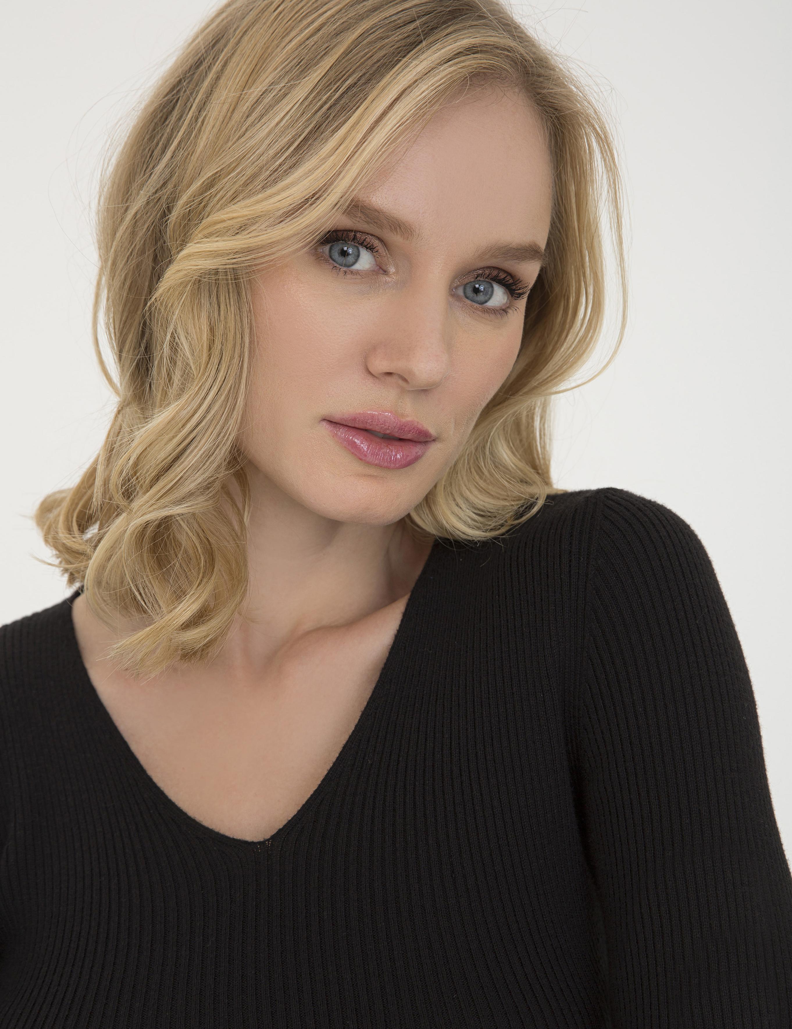 Siyah Slim Fit V Yaka Triko Kazak