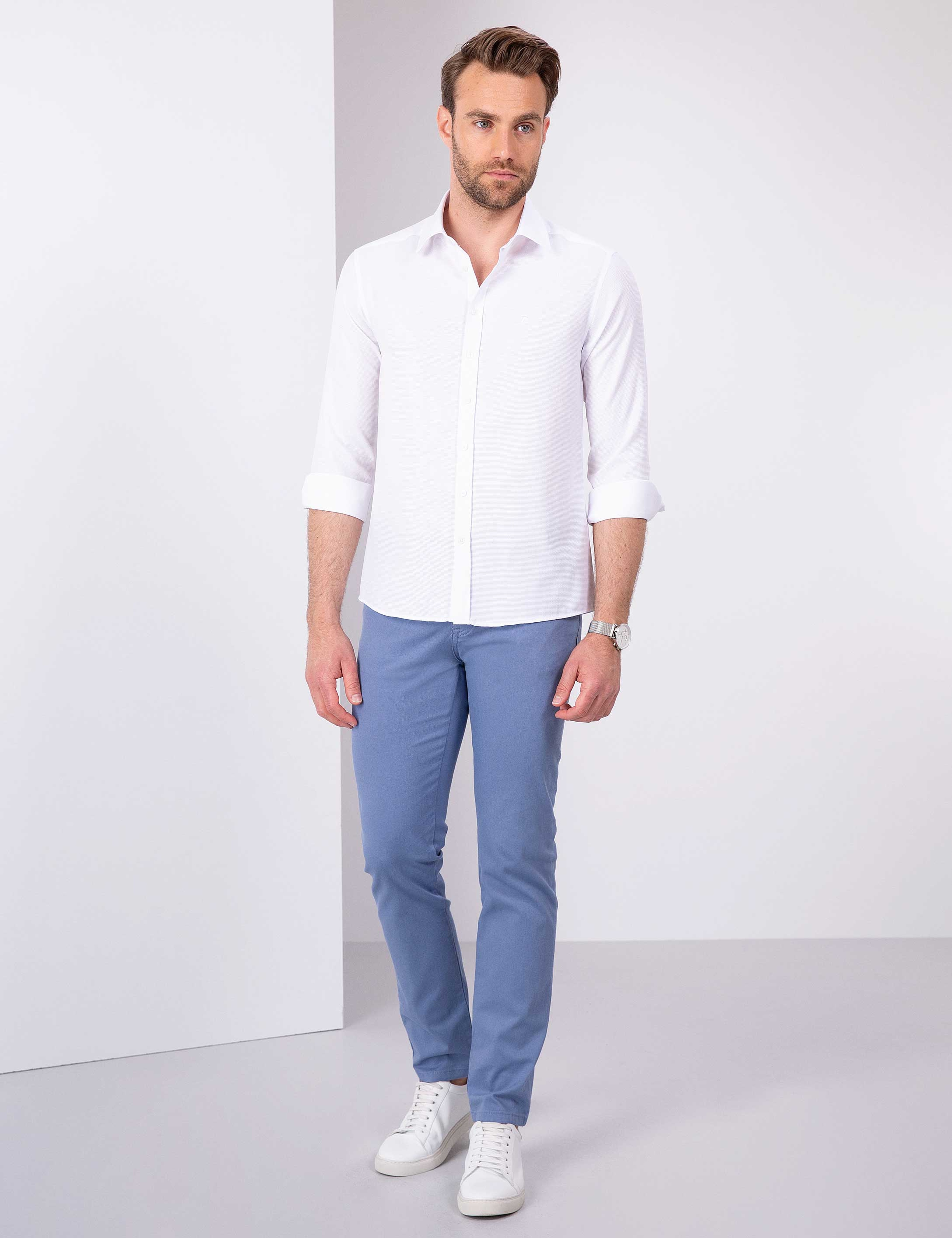Beyaz Slim Fit Armürlü Gömlek