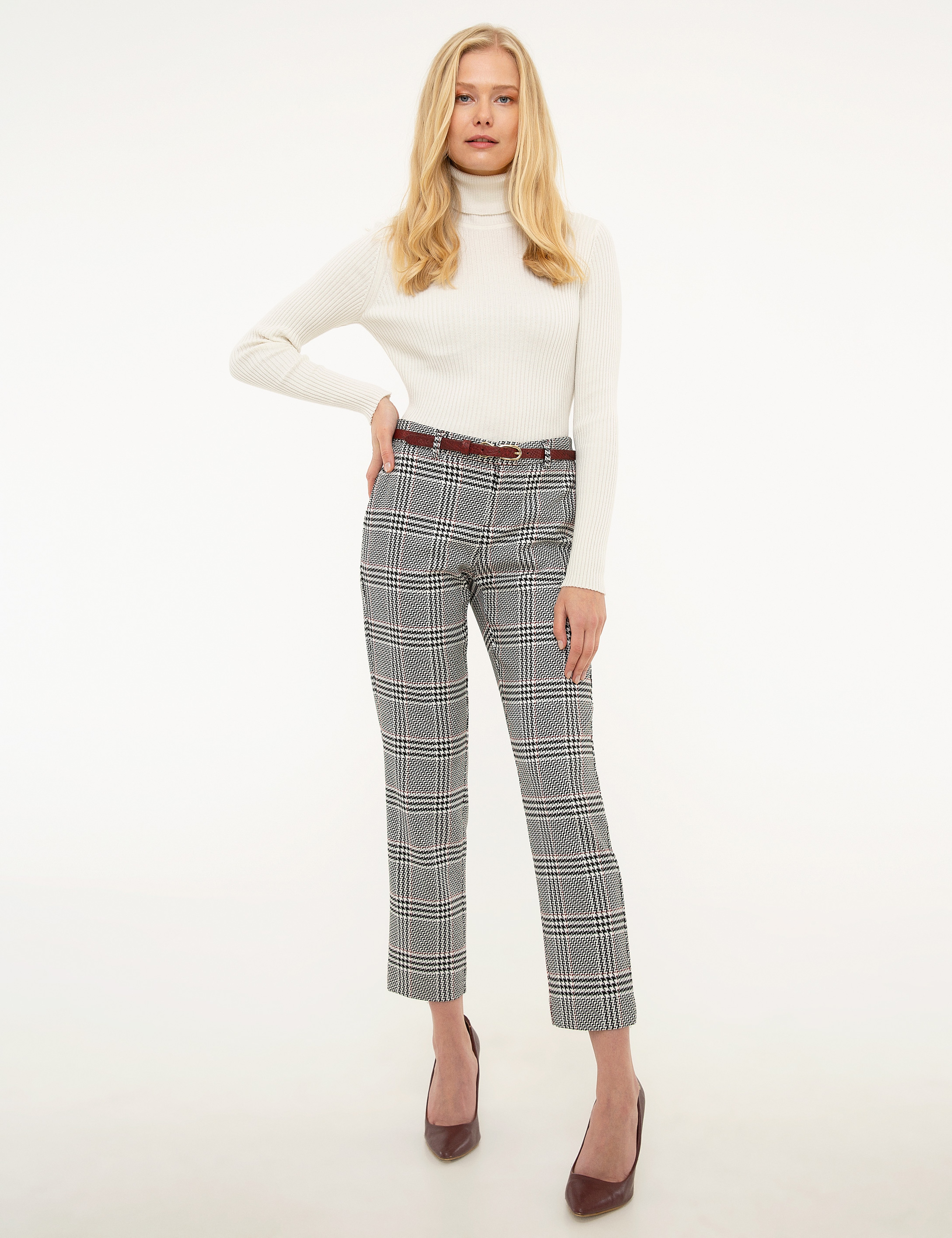 Ekru Slim Fit Balıkçı Yaka Triko Kazak