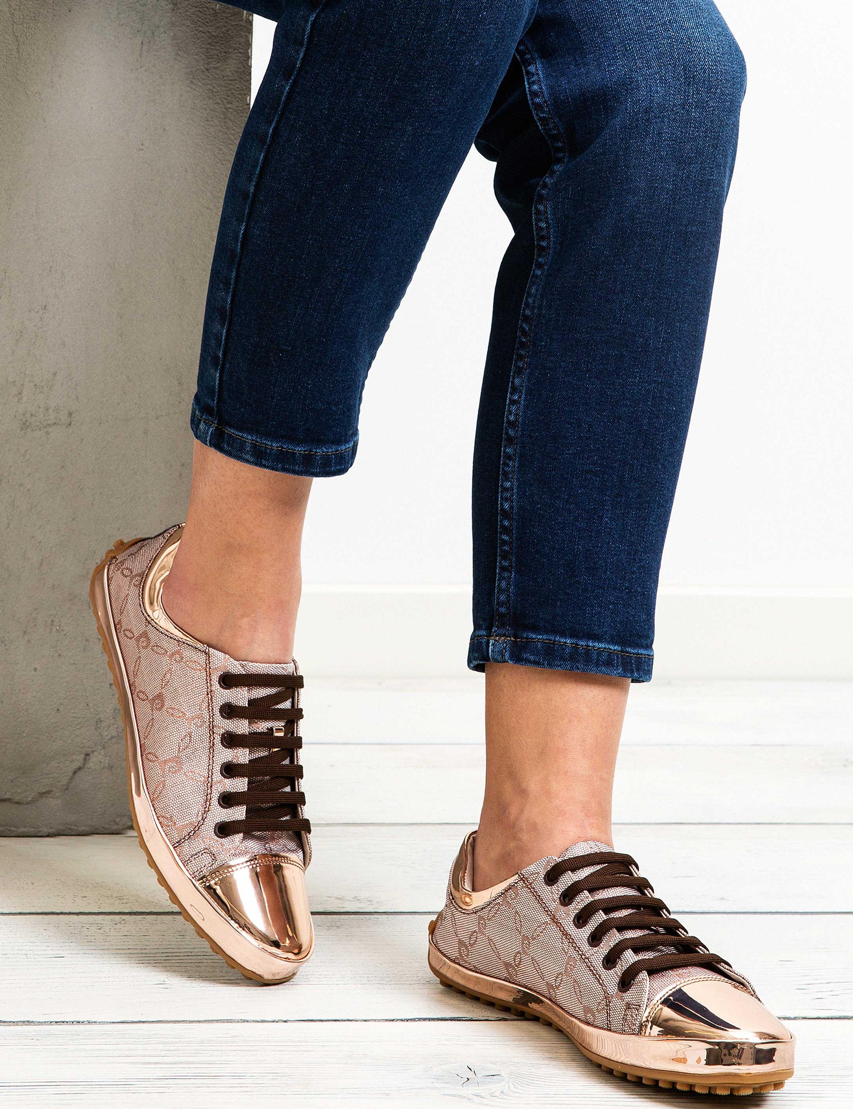 Gül Kurusu Ayakkabı