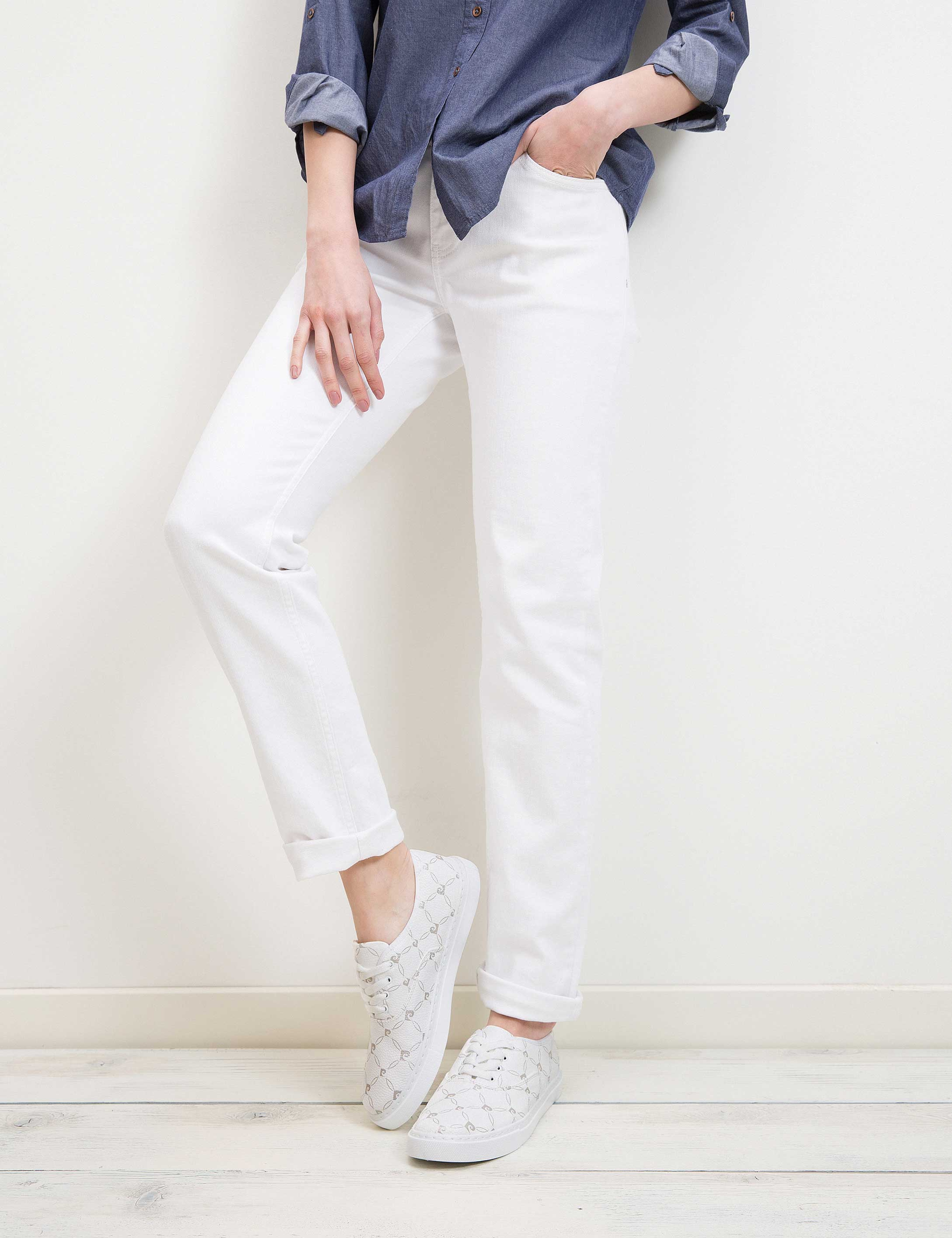 Beyaz Sneakers - Image 1