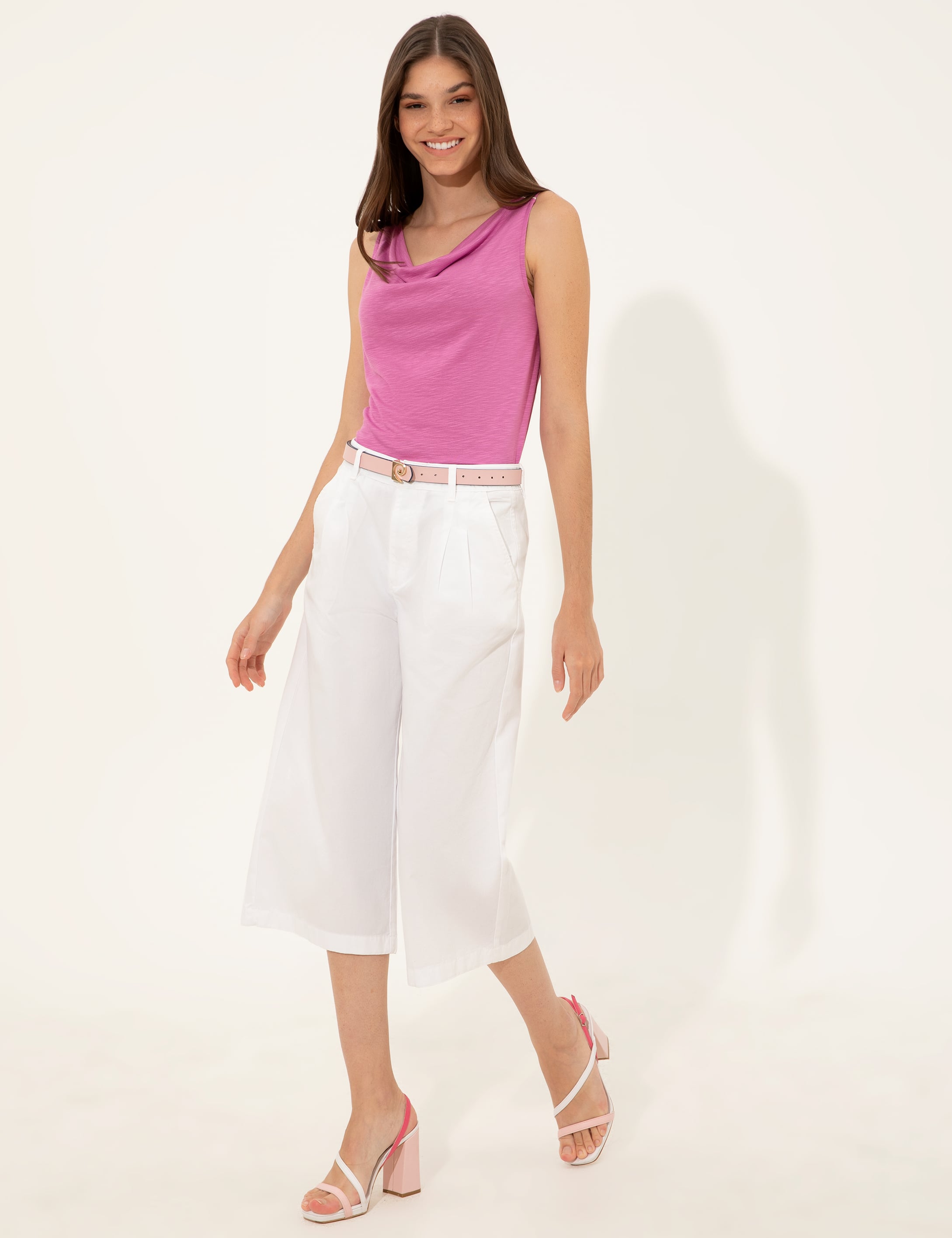 Menekşe Slim Fit Kolsuz Tişört