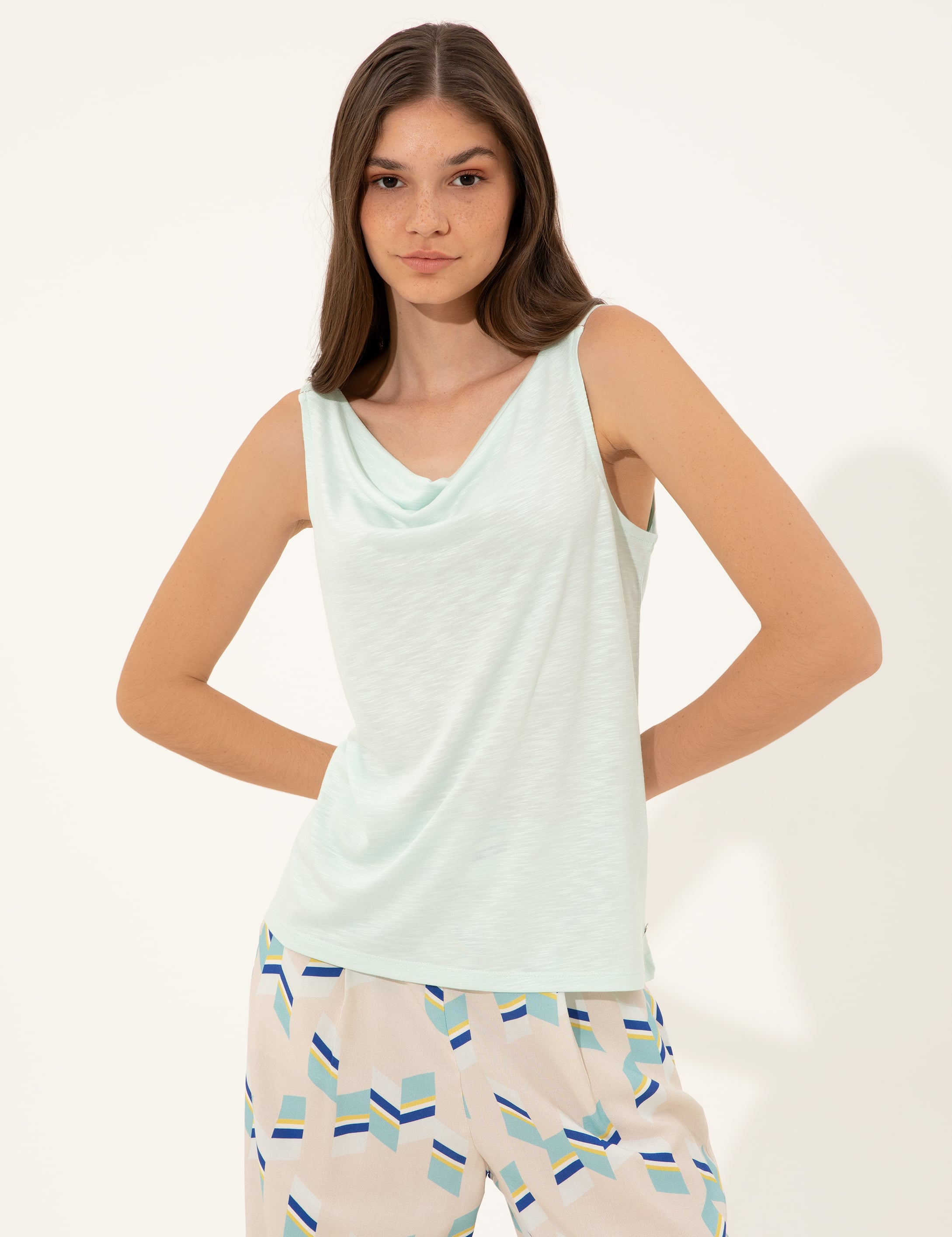 Açık Mavi Slim Fit Kolsuz Tişört - Image 3