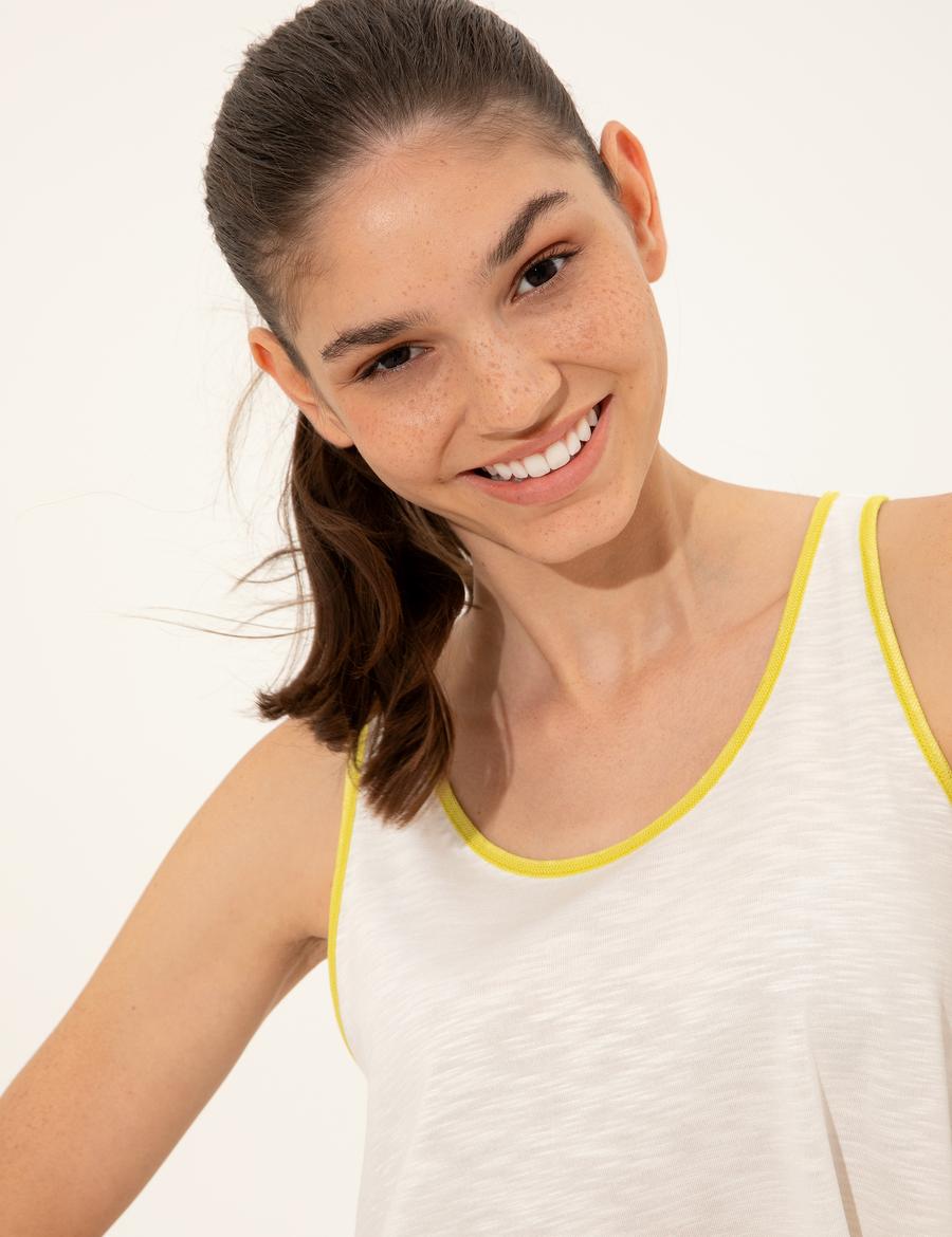 Ekru A Kesim Kolsuz Tişört