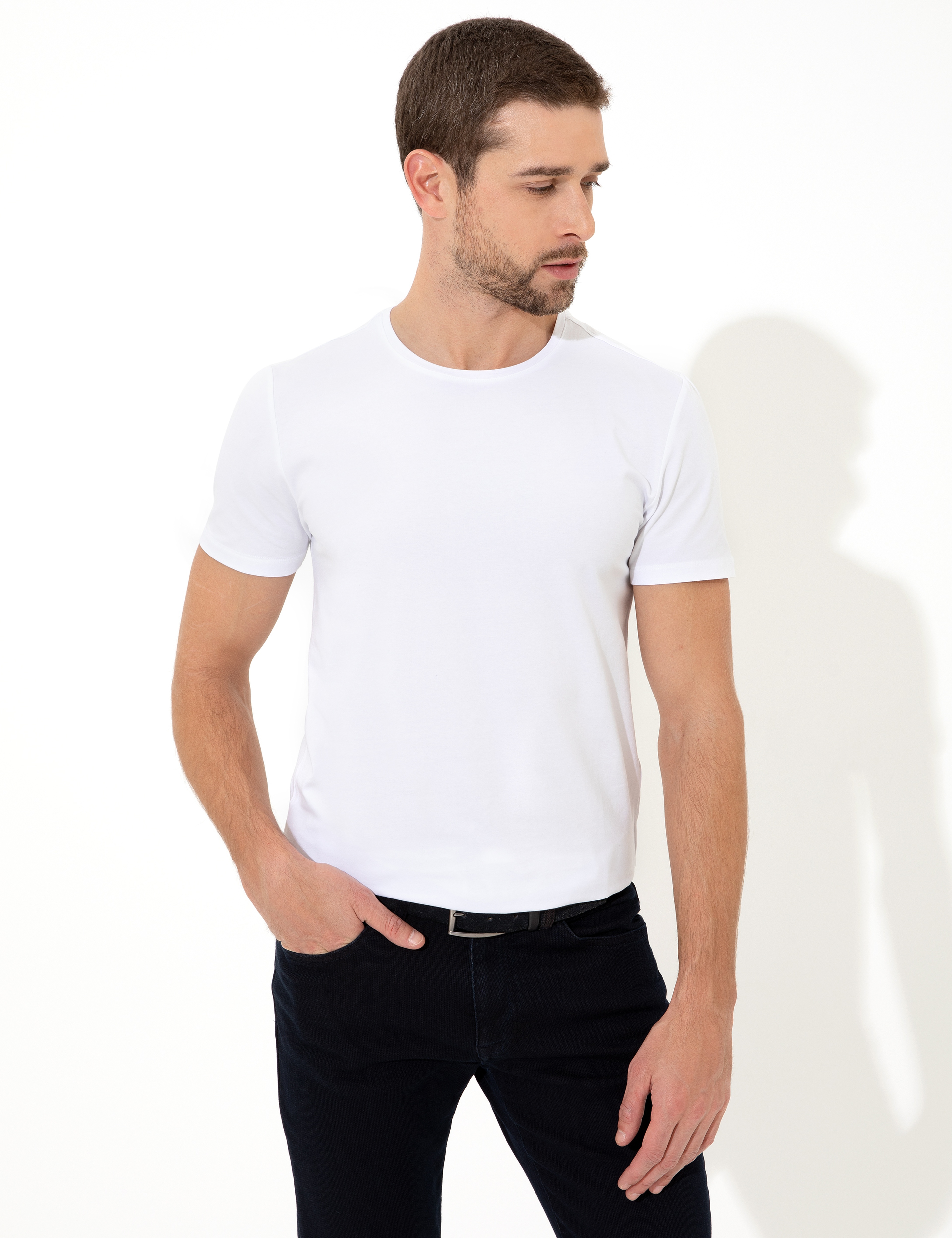 Beyaz Slim Fit Bisiklet Yaka Basic Tişört