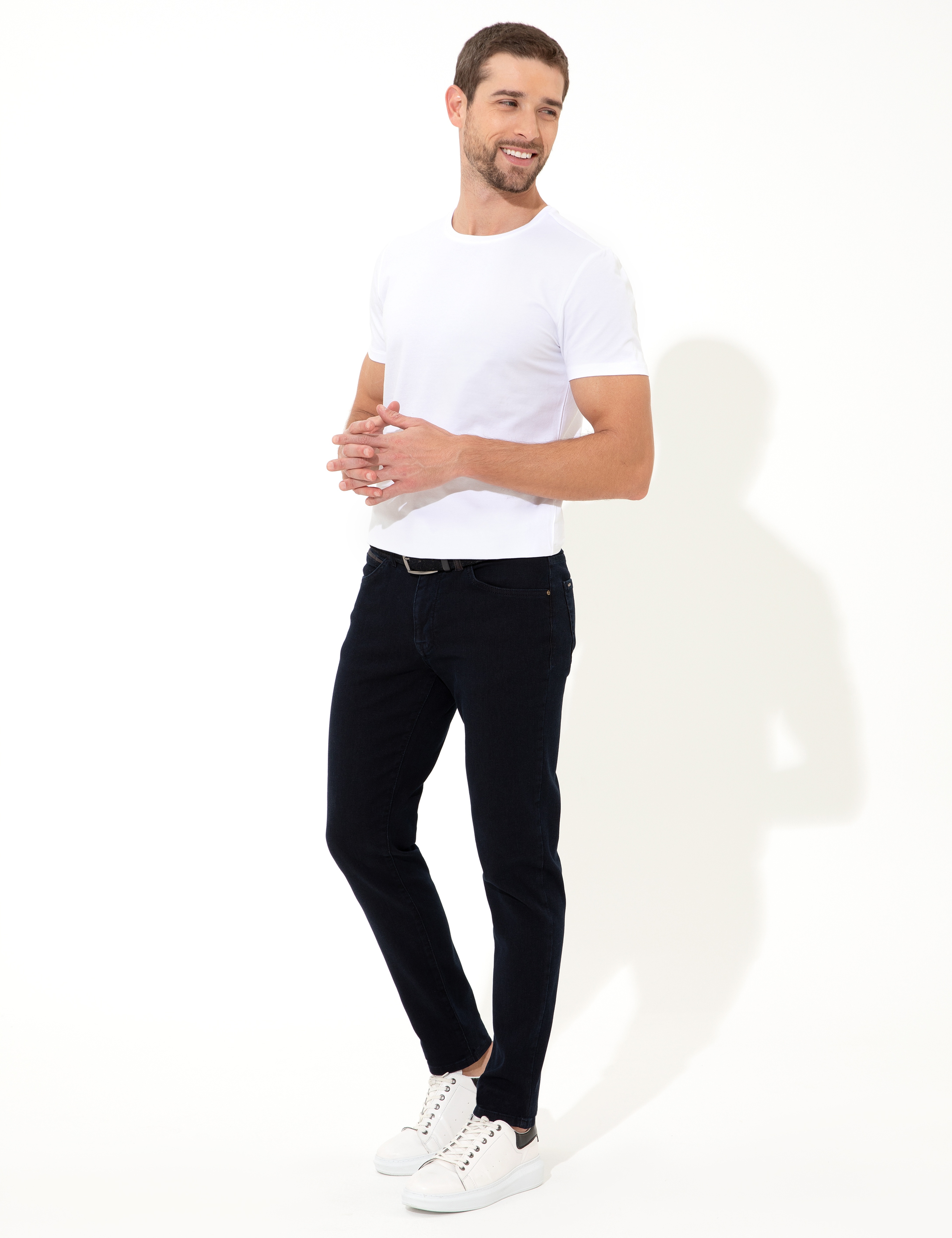 Beyaz Slim Fit Bisiklet Yaka Basic Tişört - Image 4