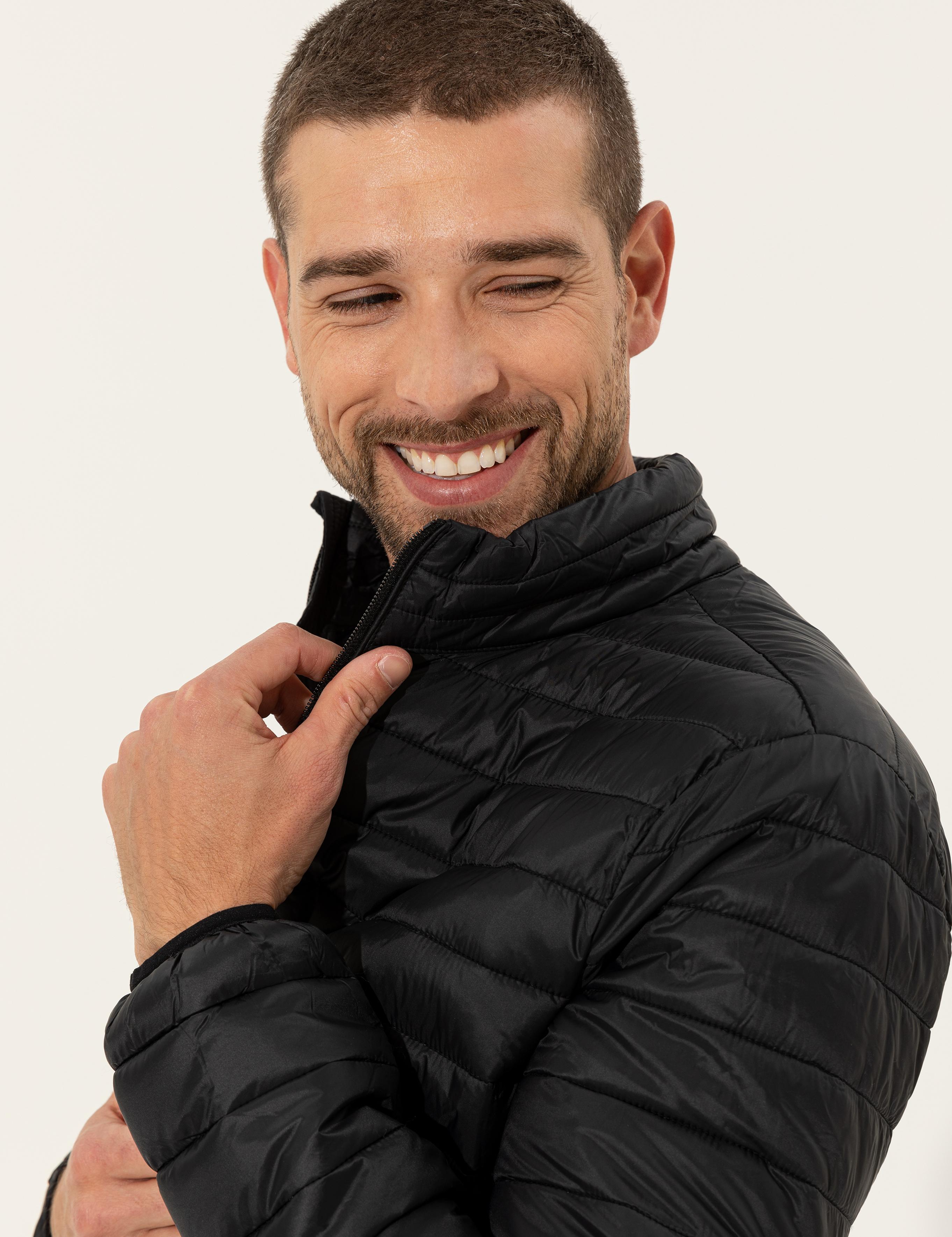 Siyah Mevsimlik Mont