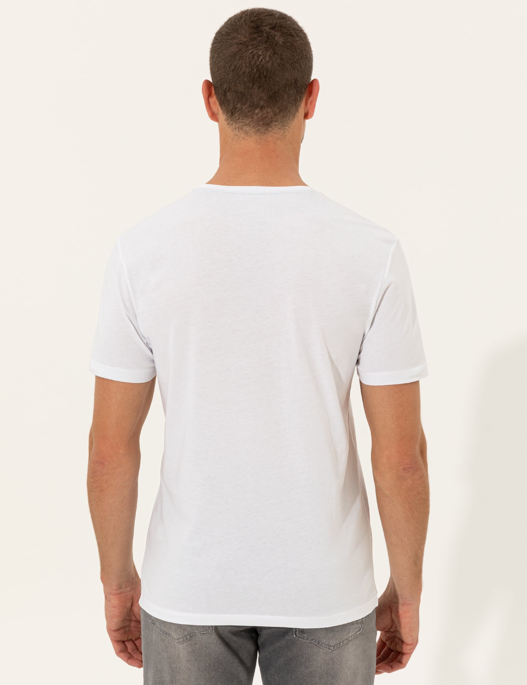 Beyaz Slim Fit Bisiklet Yaka Tişört
