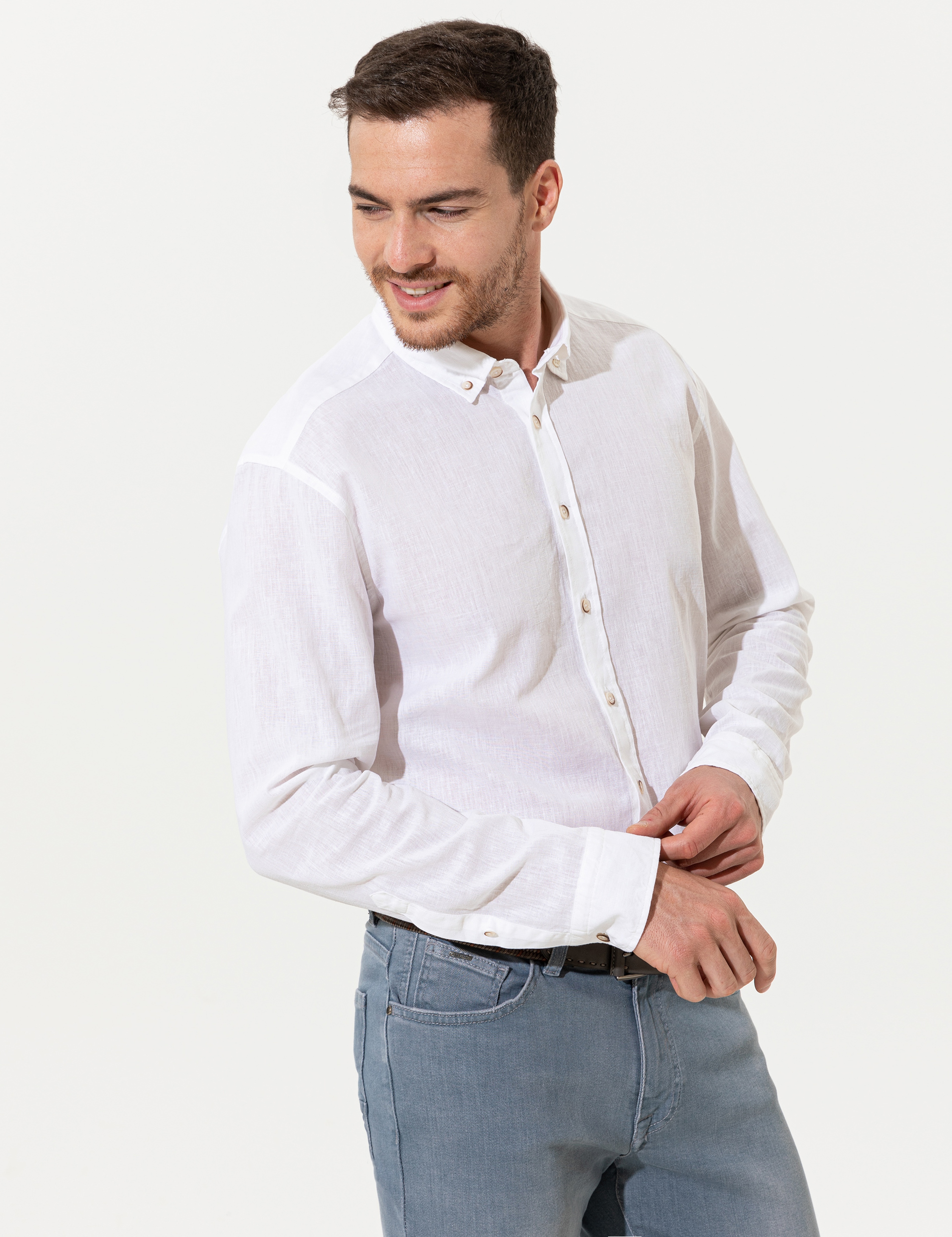 Beyaz Regular Fit Uzun Kollu Gömlek - Image 1