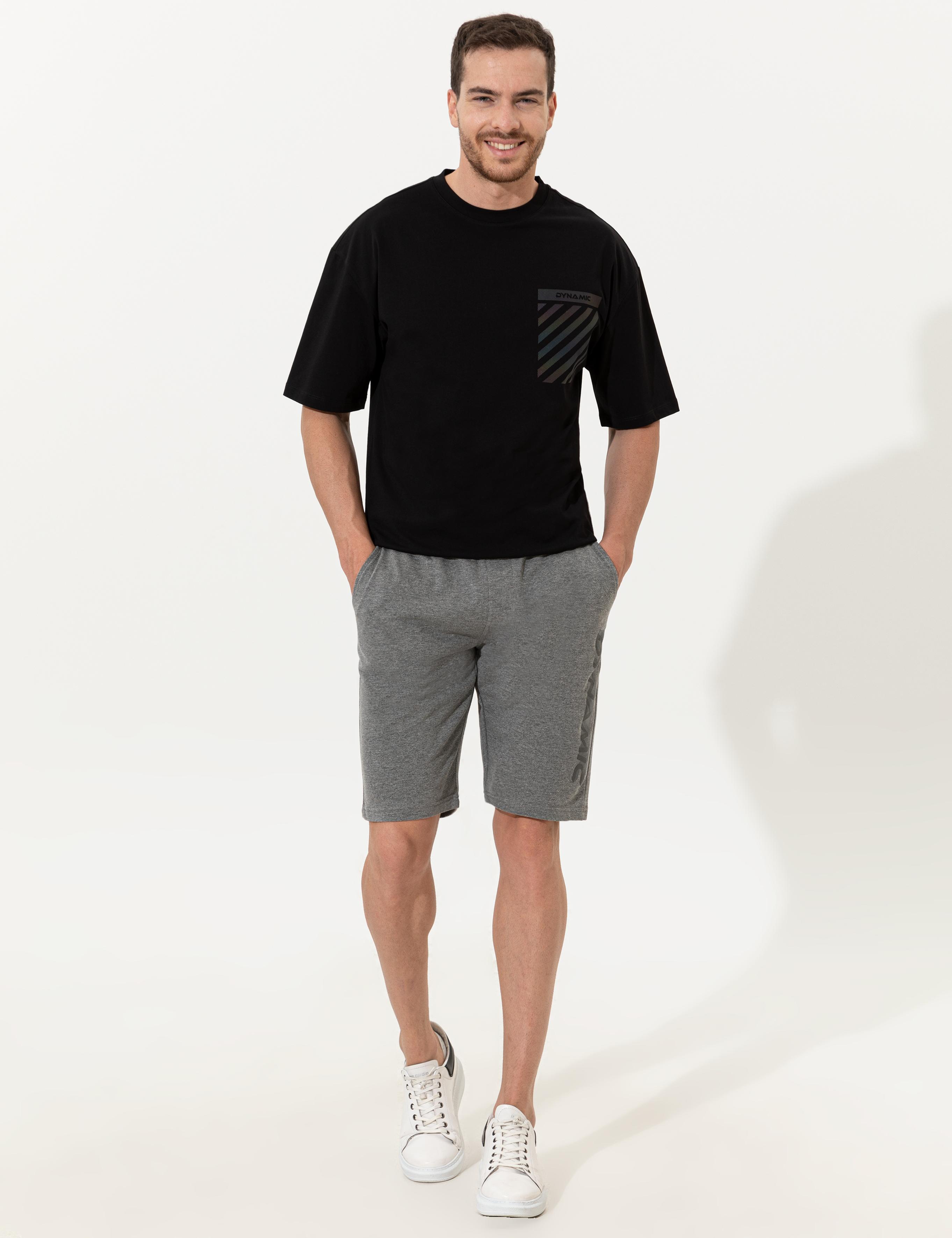 Siyah Regular Fit Bisiklet Yaka Tişört