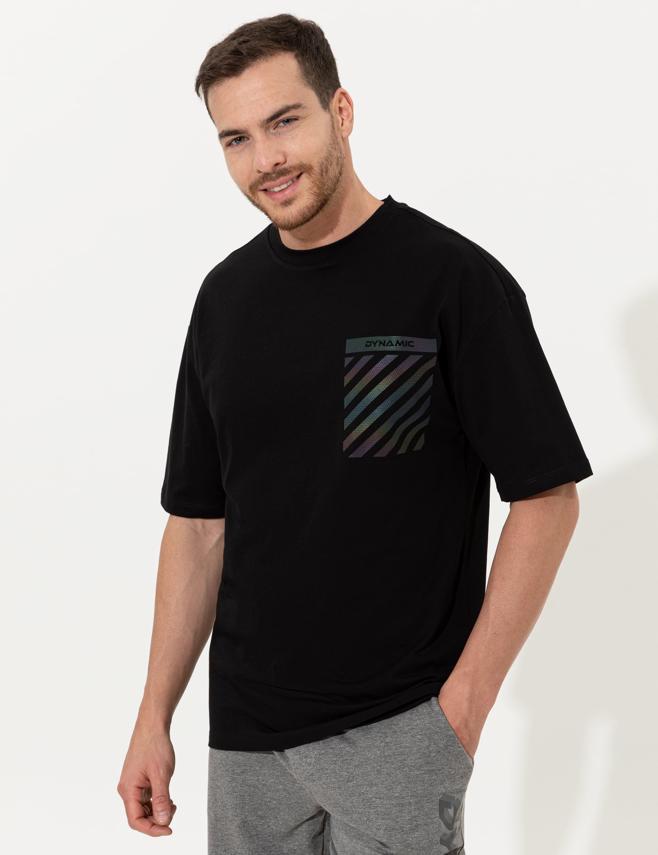 Siyah Regular Fit Bisiklet Yaka Tişört