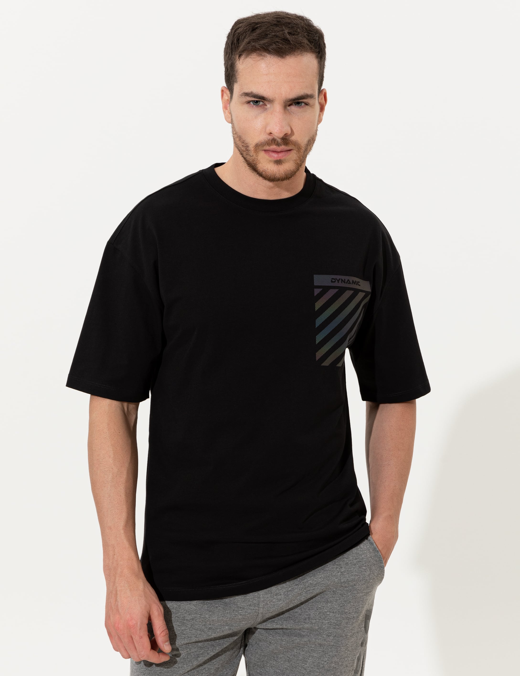 Siyah Regular Fit Bisiklet Yaka Tişört