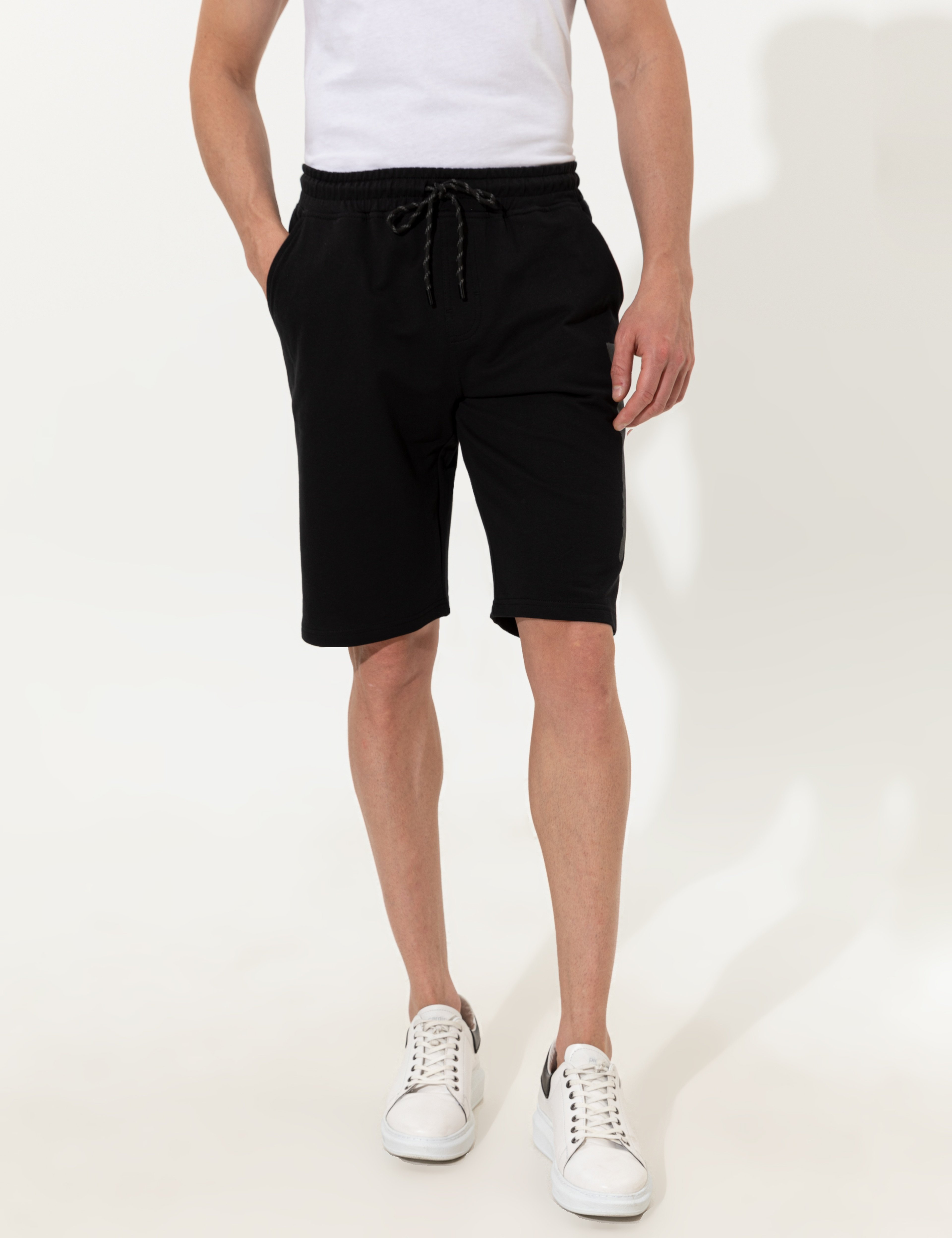 Siyah Slim Fit Örme Şort - Image 2