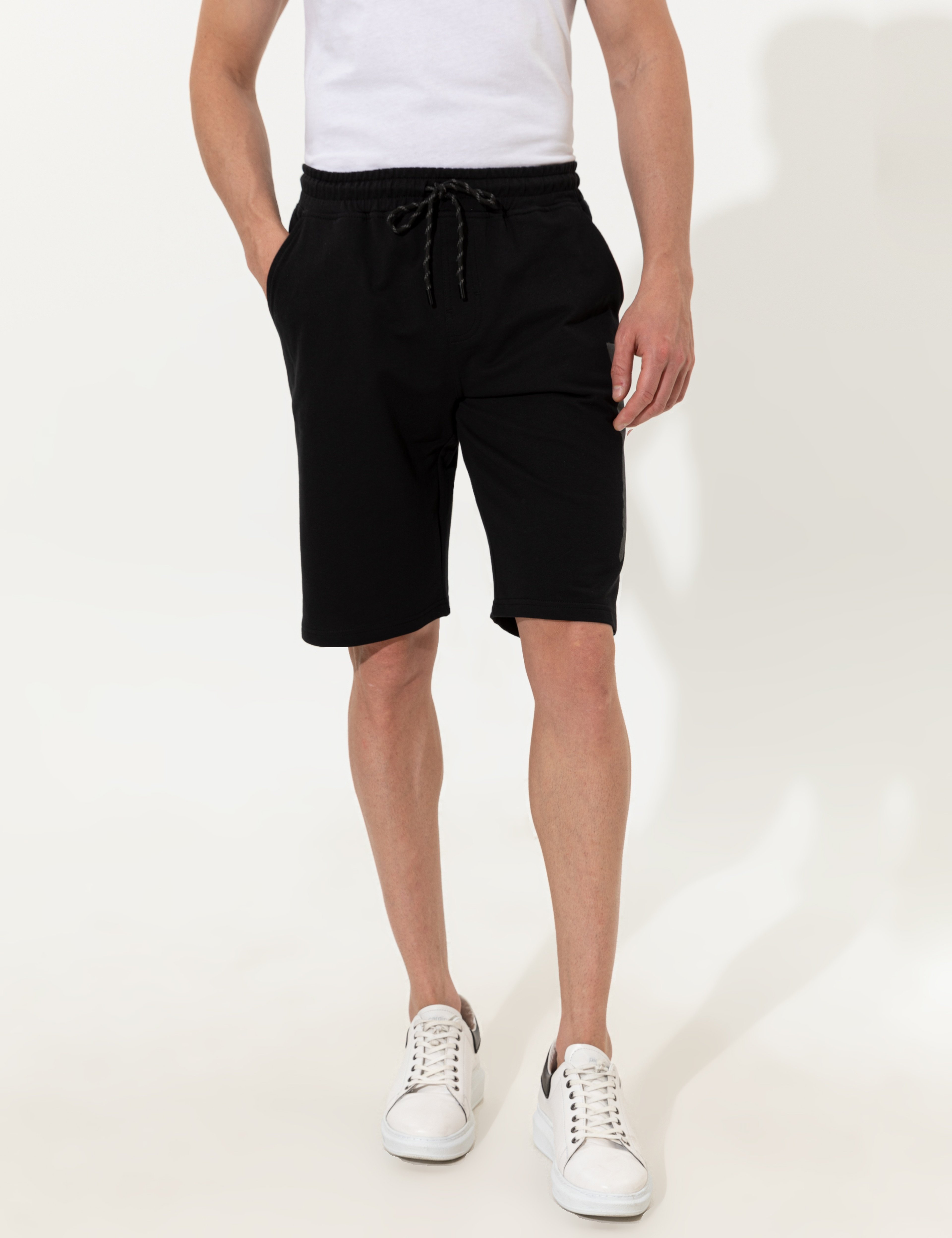 Siyah Slim Fit Örme Şort