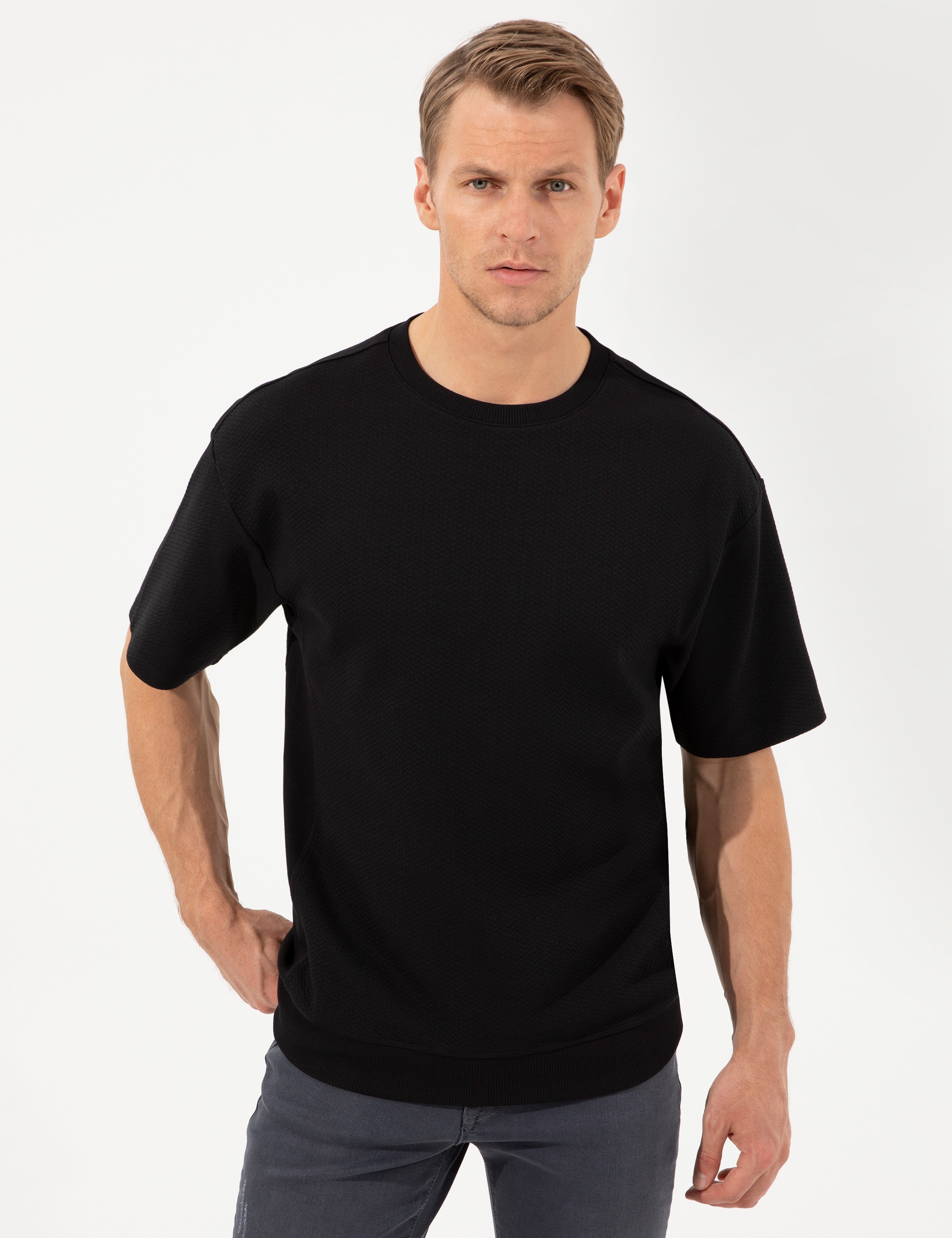Siyah Regular Fit Baskılı Bisiklet Yaka Tişört - Image 1