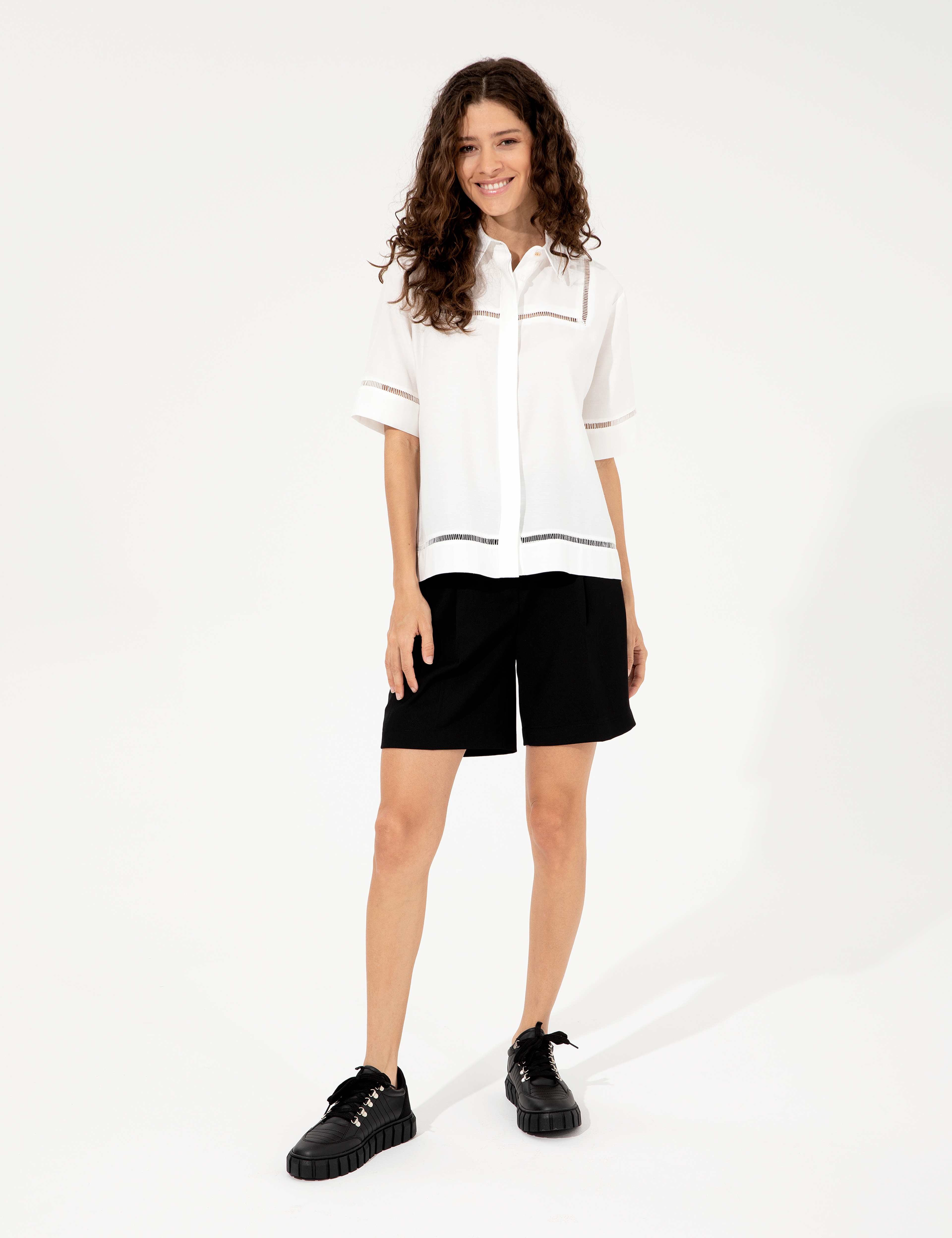 Beyaz Comfort Fit Kısa Kollu Gömlek - Image 4