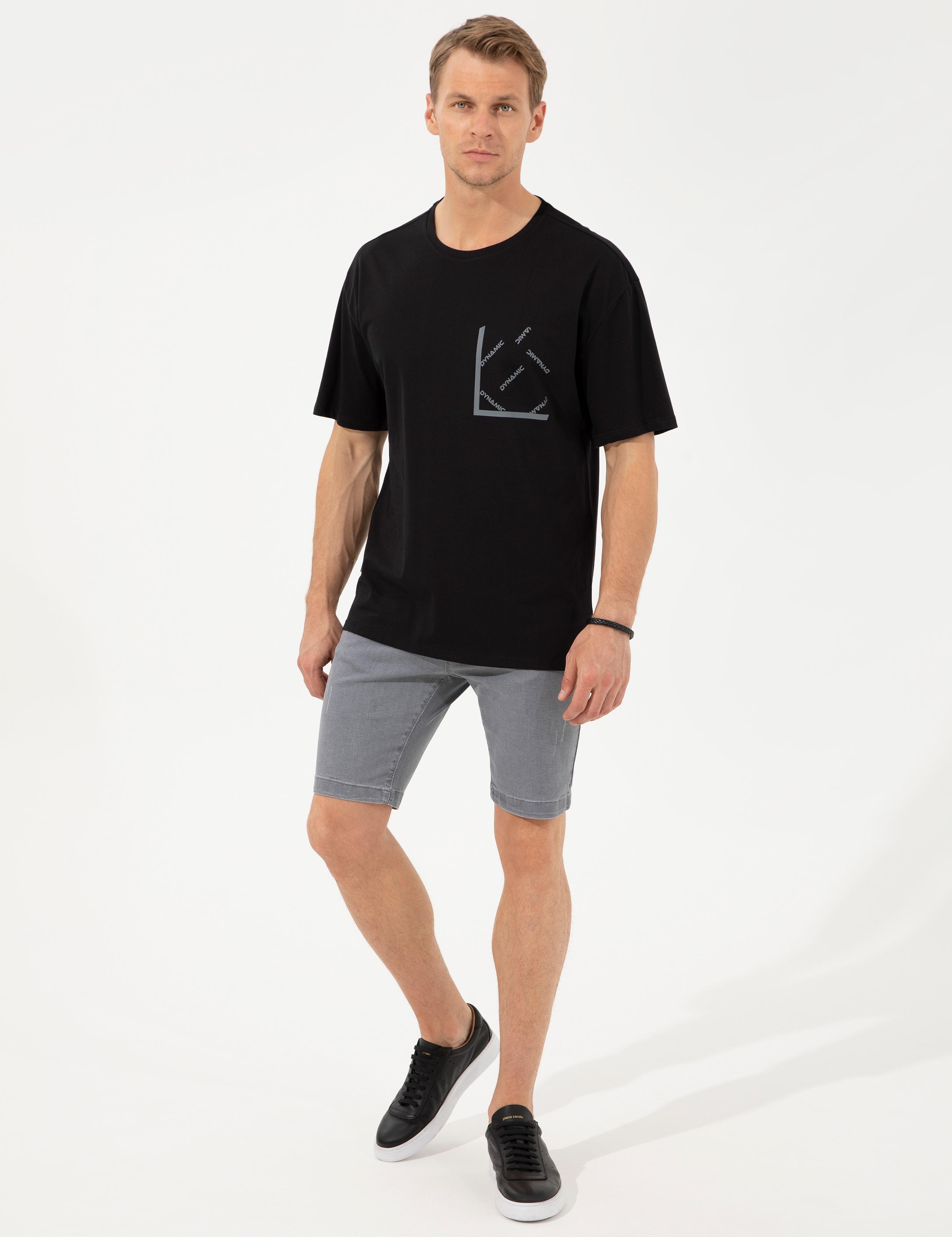 Siyah Comfort Fit Dynamic Baskılı Bisiklet Yaka Tişört